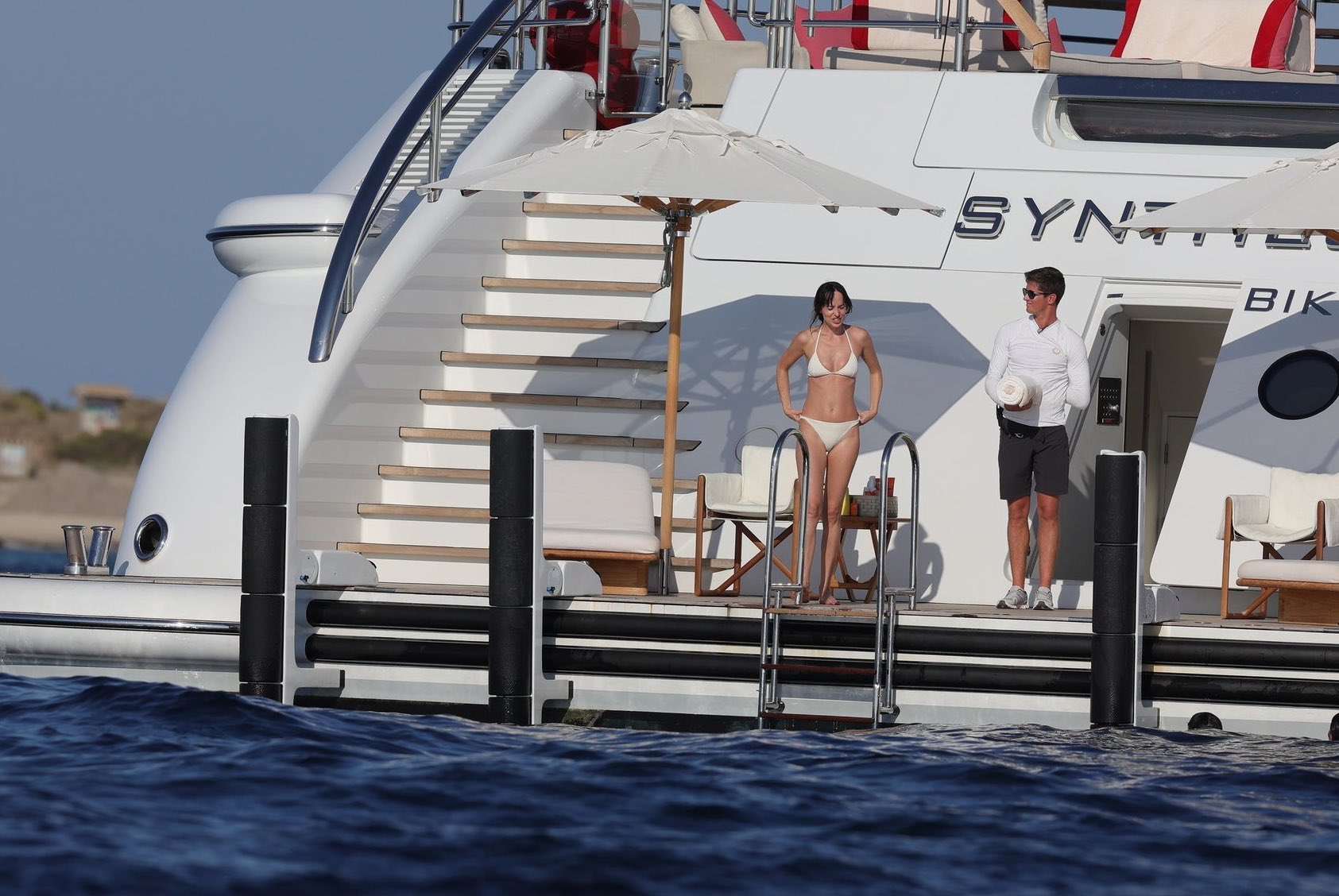 Dakota_Johnson_-_In_Ibiza_with_Kate_Hudson_July_22C_2025_08.jpg