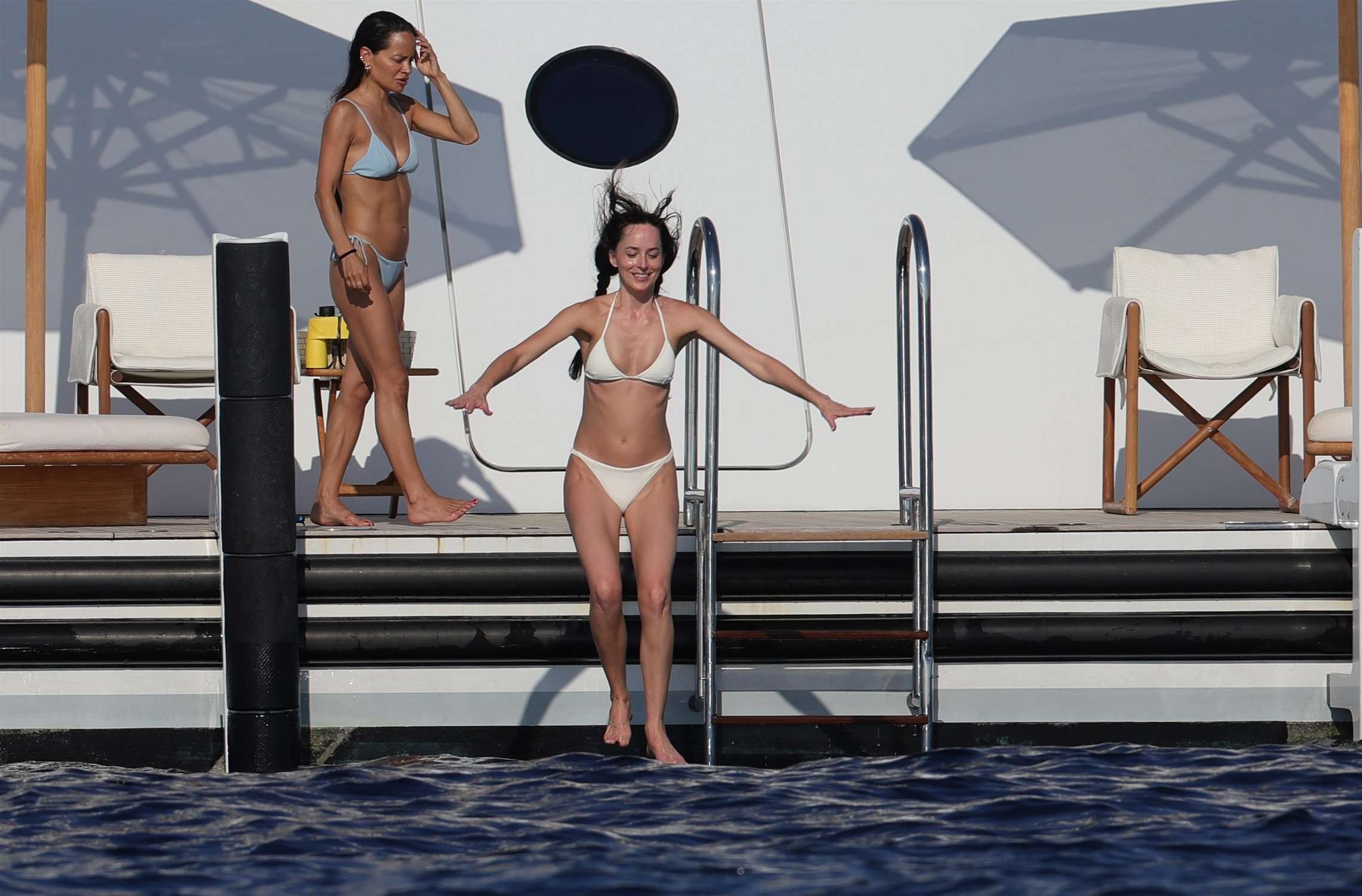 Dakota_Johnson_-_In_Ibiza_with_Kate_Hudson_July_22C_2025_16.jpg Dakota_Johnson_-_In_Ibiza_with_Kate_Hudson_July_22C_2025_16.jpg