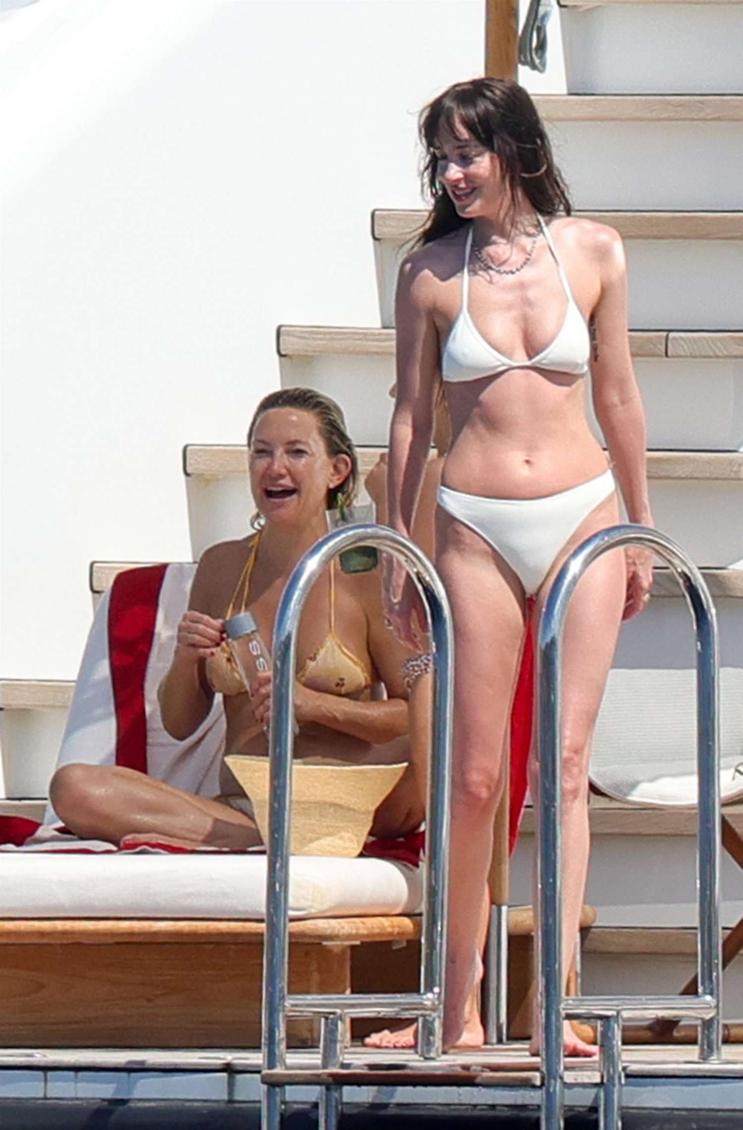 Dakota_Johnson_-_In_Ibiza_with_Kate_Hudson_July_22C_2025_18.jpg Dakota_Johnson_-_In_Ibiza_with_Kate_Hudson_July_22C_2025_18.jpg