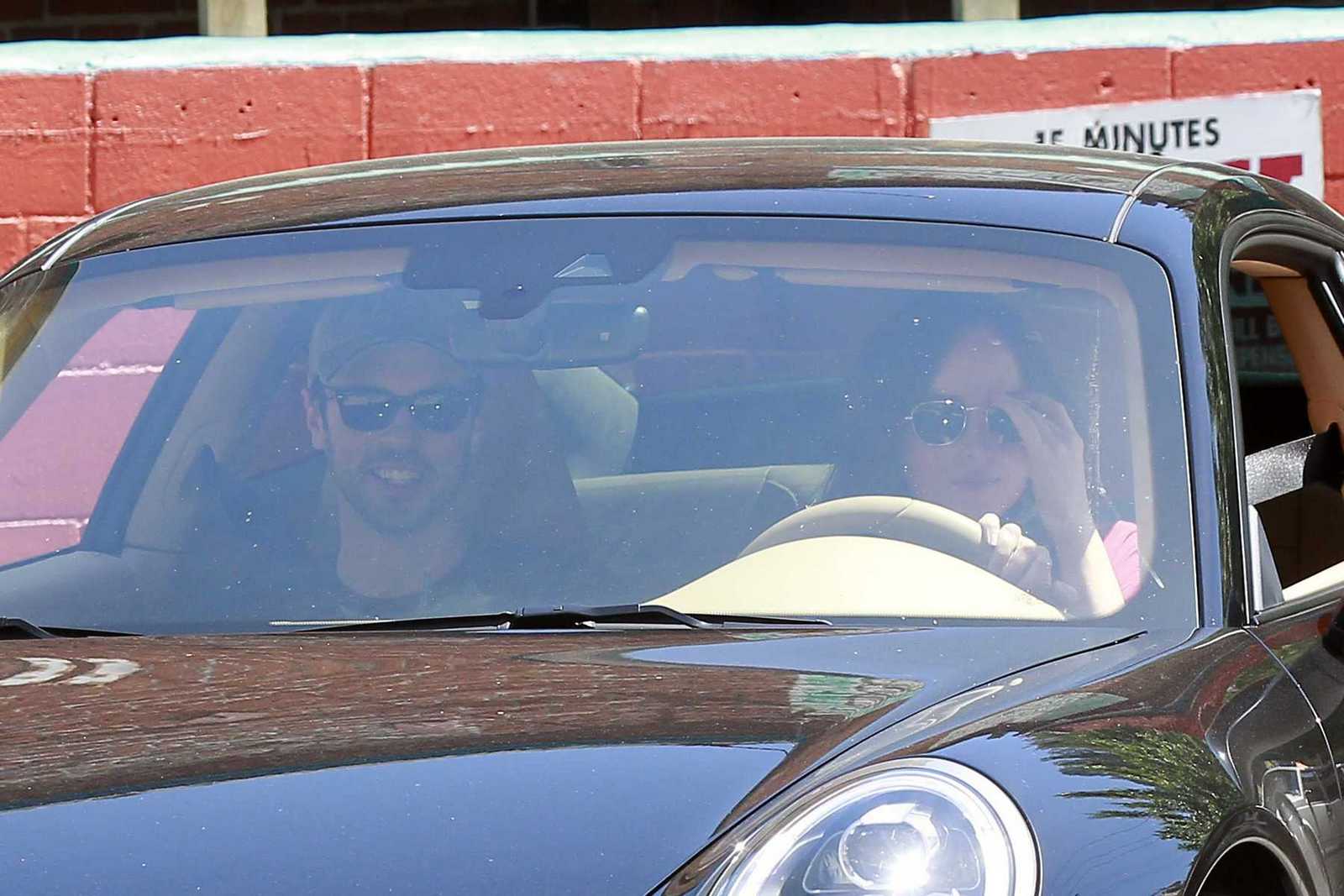 Dakota_Johnson_-_In_Los_Angeles_-_April_22-08.jpg Dakota_Johnson_-_In_Los_Angeles_-_April_22-08.jpg