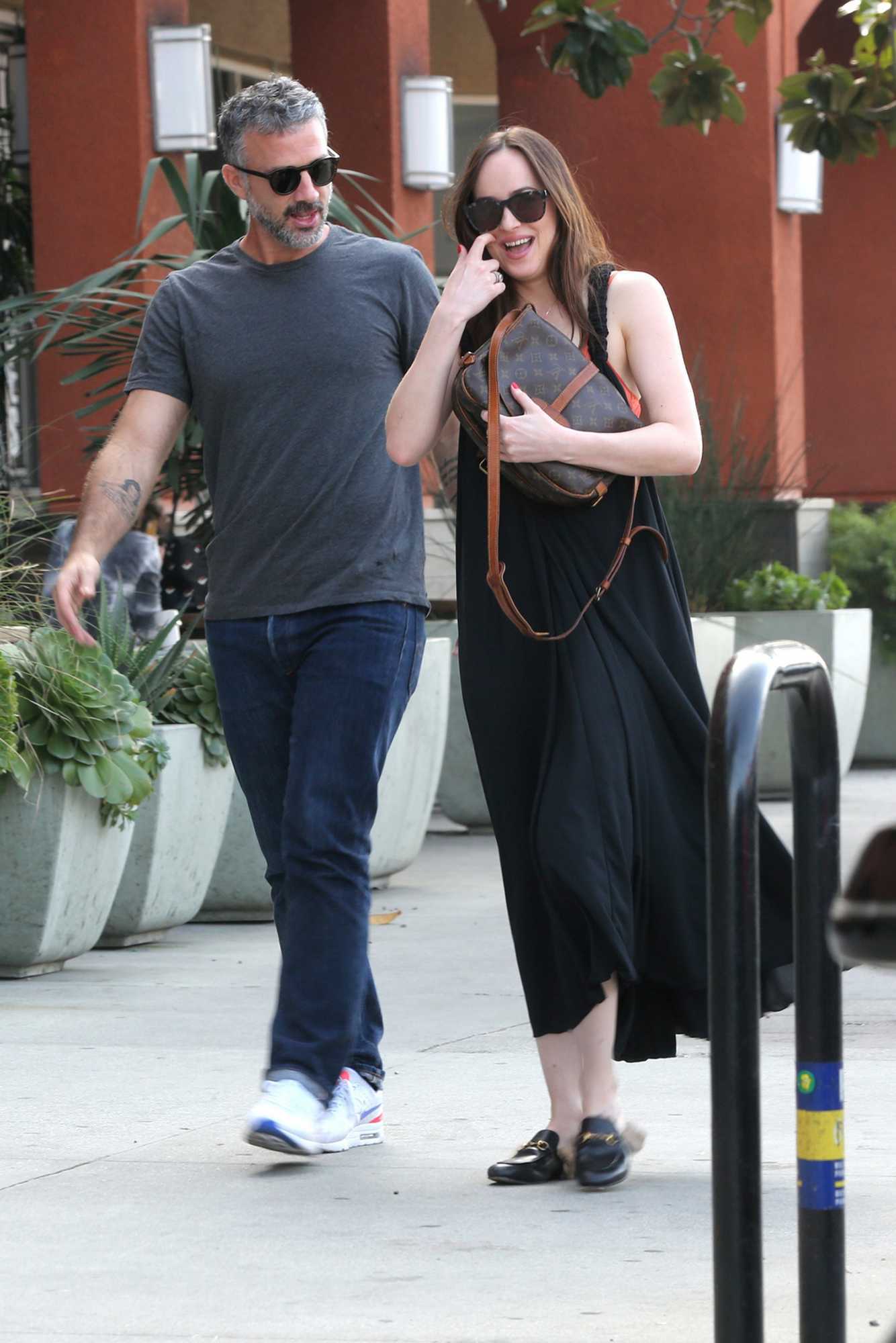 Dakota_Johnson_-_In_Los_Angeles_on_March_19-11.jpg Dakota_Johnson_-_In_Los_Angeles_on_March_19-11.jpg