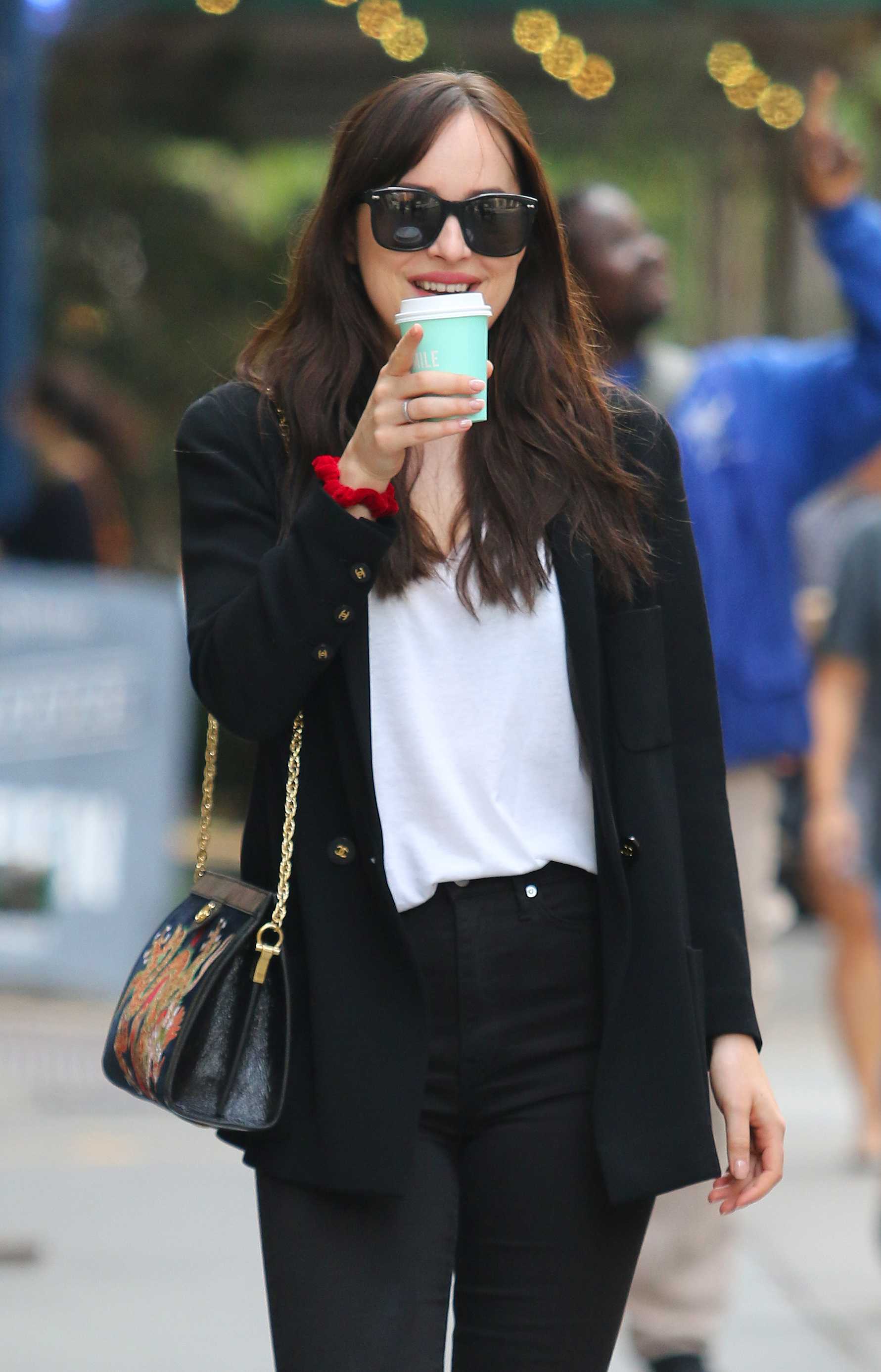 Dakota_Johnson_-_In_NYC_on_October_5-06.jpg