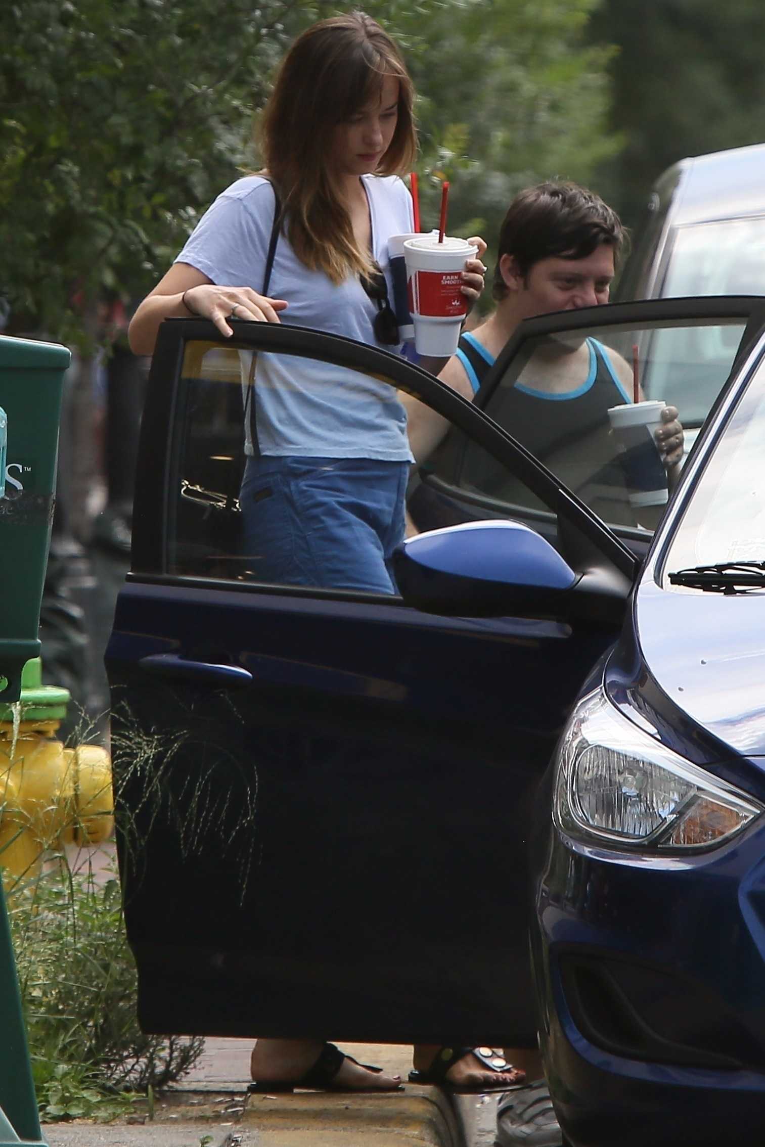 Dakota_Johnson_-_In_Savannah2C_GA_on_July_16-10.jpg Dakota_Johnson_-_In_Savannah2C_GA_on_July_16-10.jpg