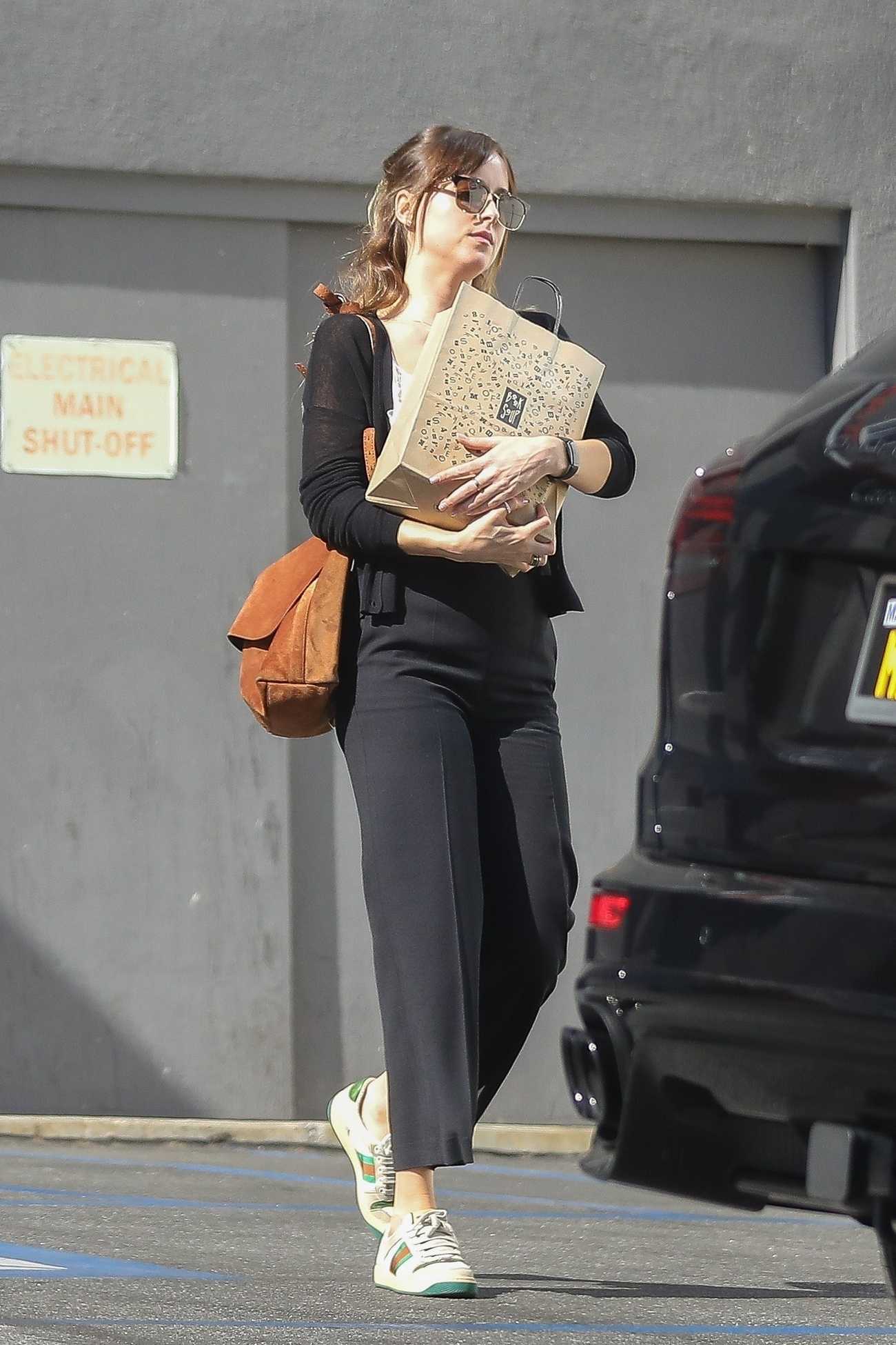 Dakota_Johnson_-_In_West_Hollywood2C_04242019-04.jpg Dakota_Johnson_-_In_West_Hollywood2C_04242019-04.jpg