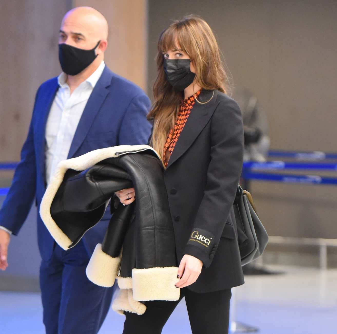 Dakota_Johnson_-_JFK_Airport_in_New_York_1204202101.jpg