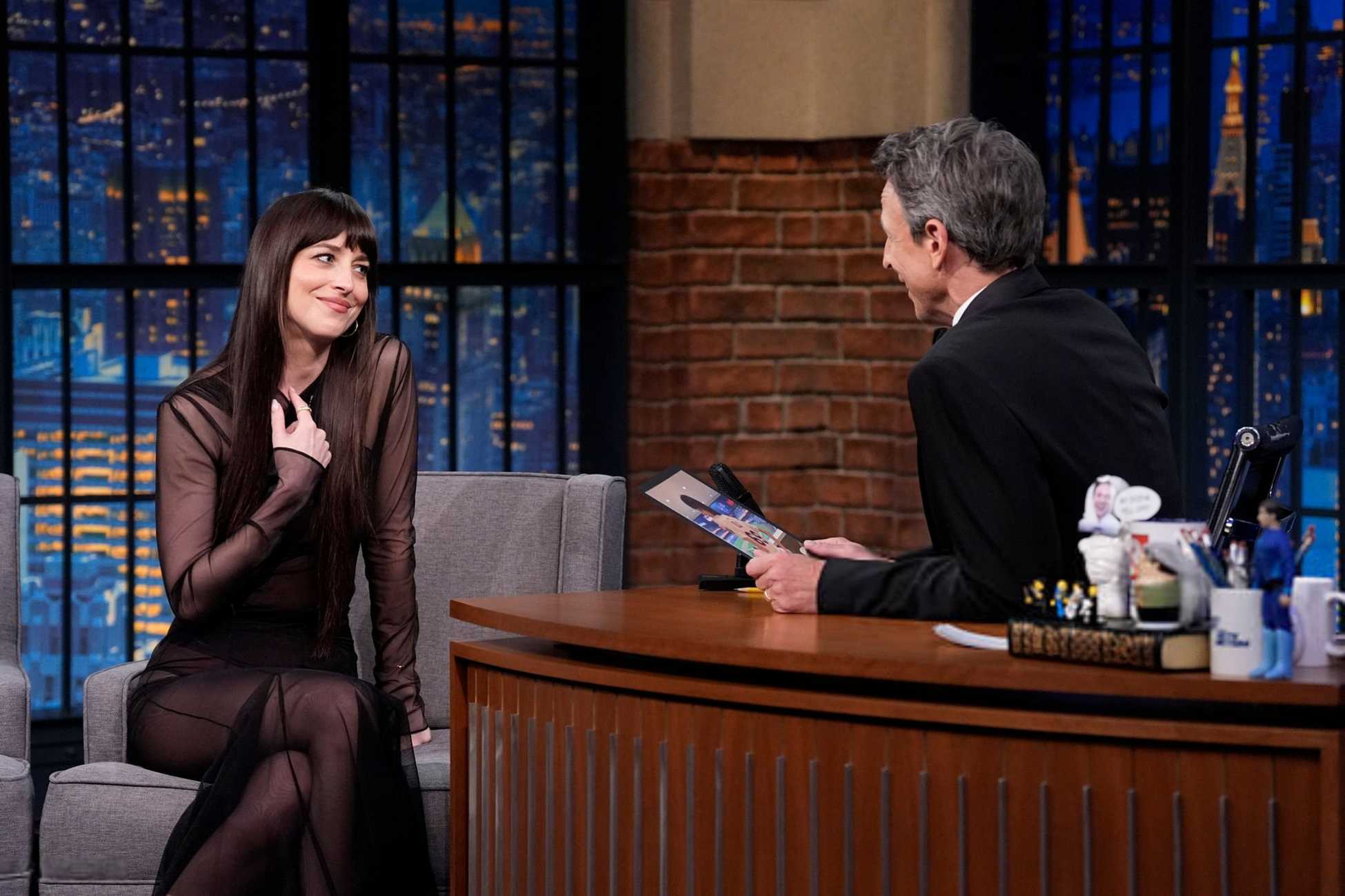 Dakota_Johnson_-_Late_night_with_Seth_Meyers_June_5_2025_09.jpg