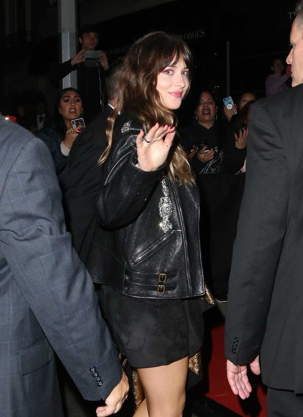 Dakota_Johnson_-_Leaves_The_Mark_Hotel_for_Met_Gala_After-Party_in_New_York2C_May_7_2019-02.jpg Dakota_Johnson_-_Leaves_The_Mark_Hotel_for_Met_Gala_After-Party_in_New_York2C_May_7_2019-02.jpg