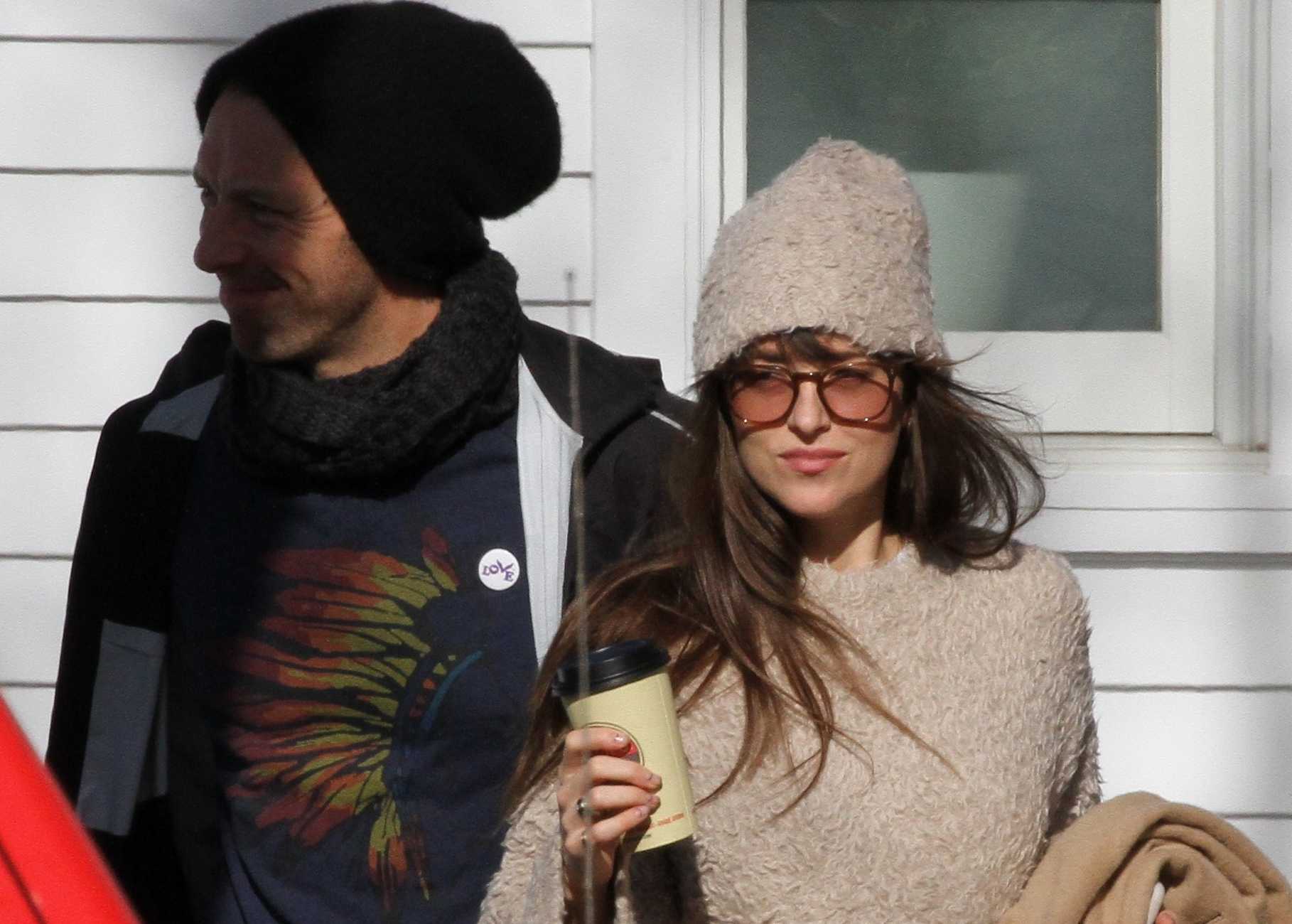 Dakota_Johnson_-_Leaving_Vinnie_s_Barber_Shop_In_The_Hamptons_11292019-04.jpg Dakota_Johnson_-_Leaving_Vinnie_s_Barber_Shop_In_The_Hamptons_11292019-04.jpg