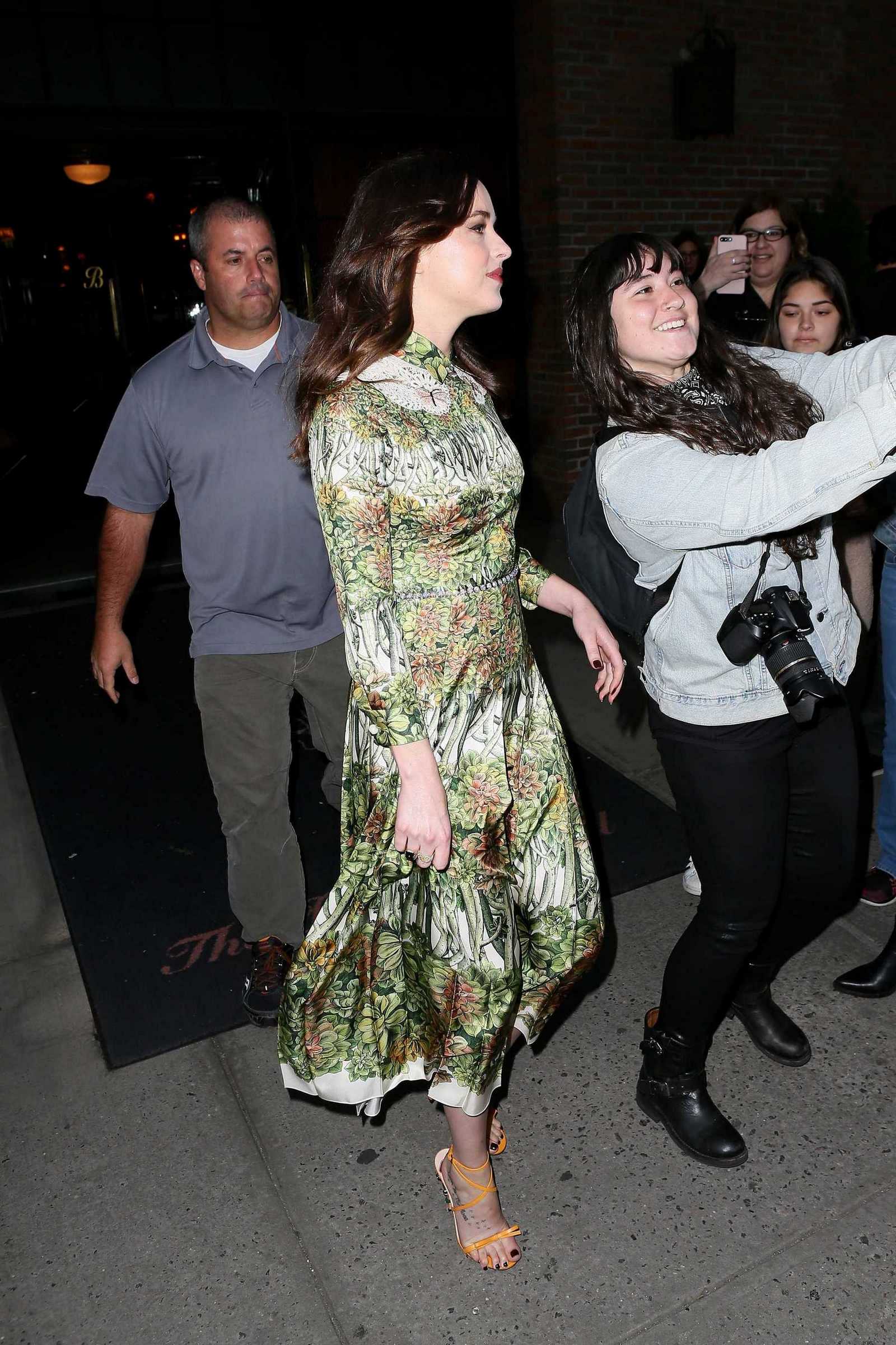 Dakota_Johnson_-_Leaving_her_hotel_in_New_York_on_May_2-16.jpg Dakota_Johnson_-_Leaving_her_hotel_in_New_York_on_May_2-16.jpg