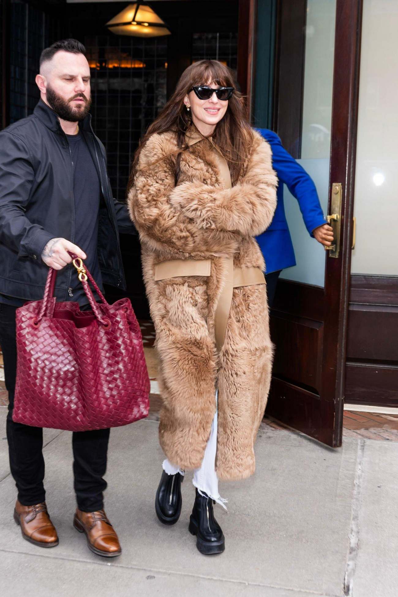 Dakota_Johnson_-_Leaving_her_hotel_in_Tribeca2C_New_York_0127202403.jpg Dakota_Johnson_-_Leaving_her_hotel_in_Tribeca2C_New_York_0127202403.jpg
