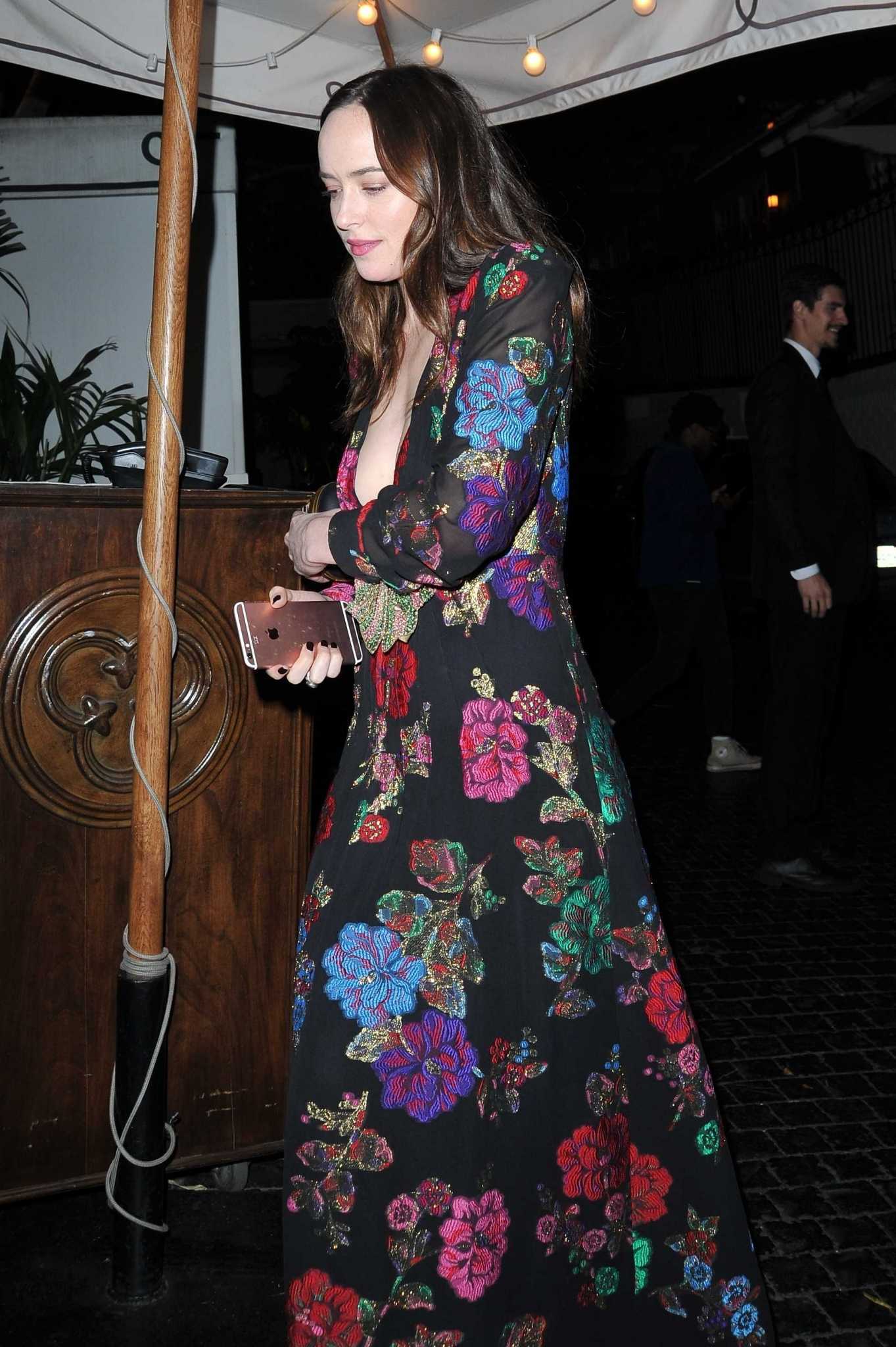 Dakota_Johnson_-_Leaving_the_Chateau_Marmont_in_West_Hollywood_on_March_25-14.jpg Dakota_Johnson_-_Leaving_the_Chateau_Marmont_in_West_Hollywood_on_March_25-14.jpg