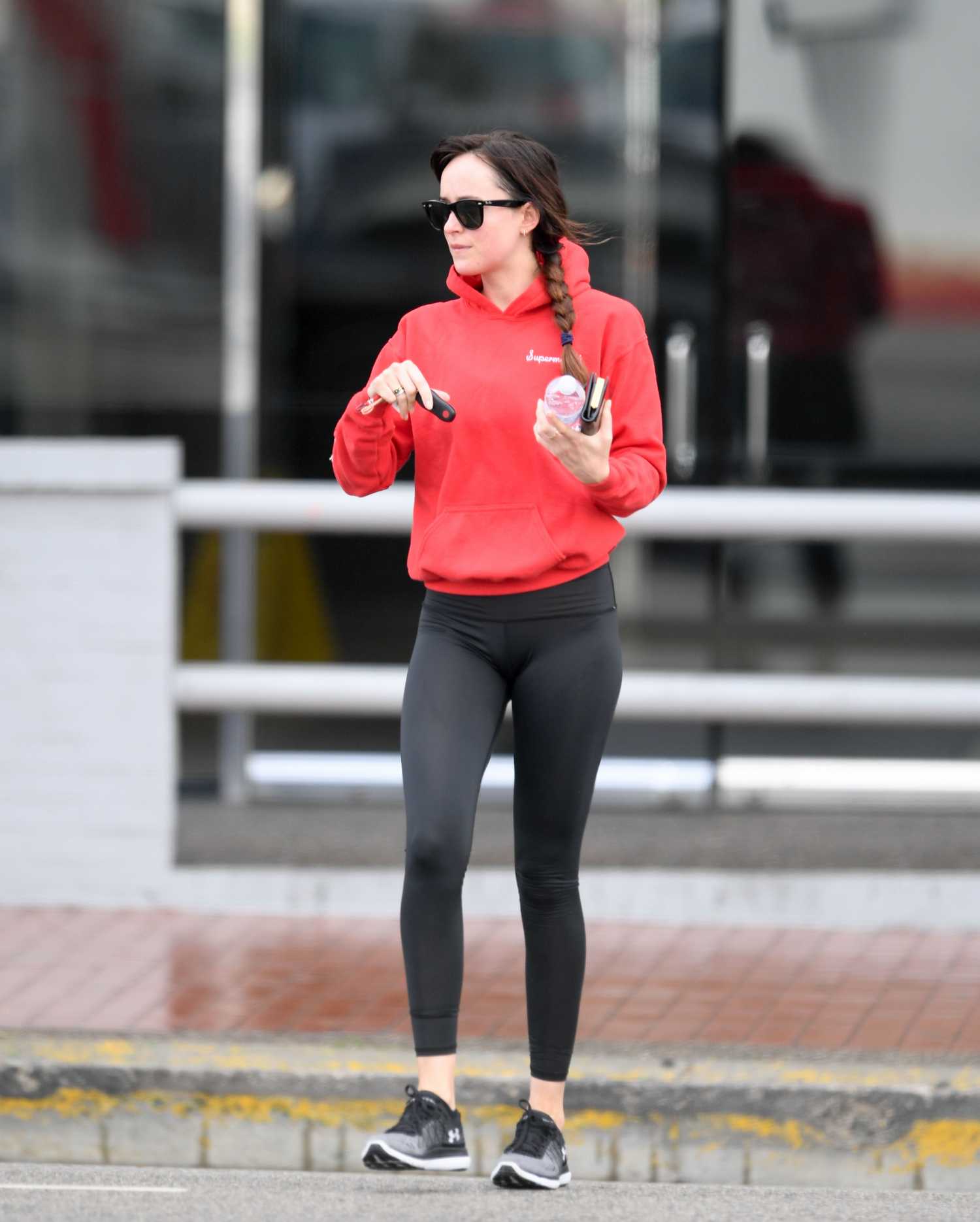 Dakota_Johnson_-_Looks_casual_after_her_workout_in_Studio_City2C_CA_January_72C_2019-03.jpg