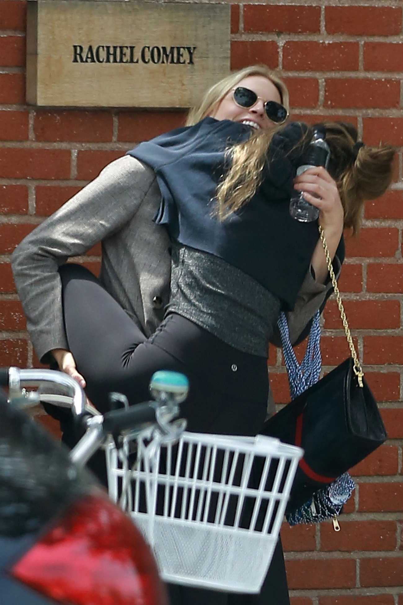 Dakota_Johnson_-_Meets_her_friend_for_lunch_in_Beverly_Hills2C_CA_April_52C_2018-04.jpg Dakota_Johnson_-_Meets_her_friend_for_lunch_in_Beverly_Hills2C_CA_April_52C_2018-04.jpg