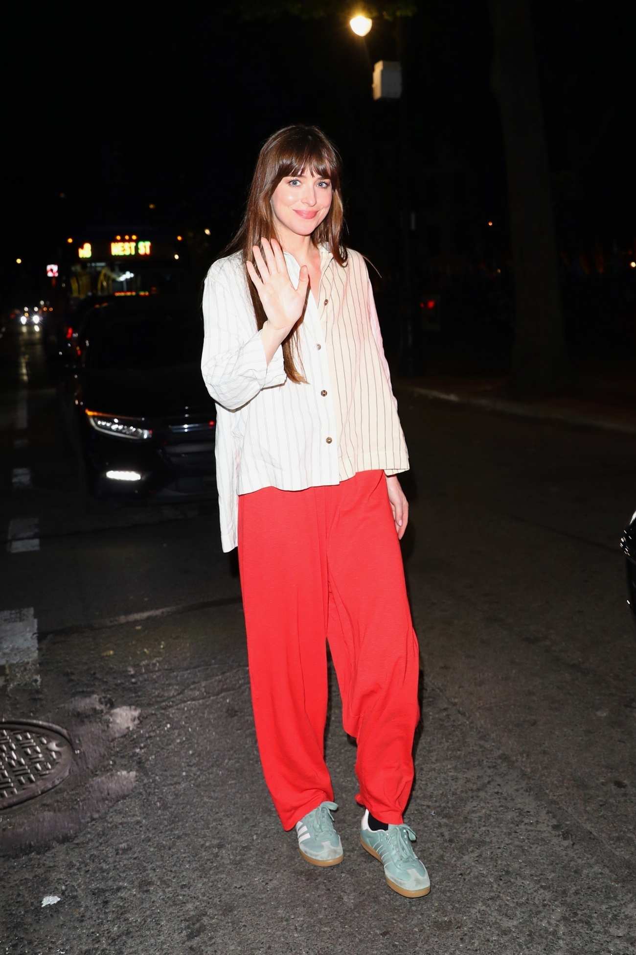 Dakota_Johnson_-_Night_out_in_New_York_06052024_01.jpg Dakota_Johnson_-_Night_out_in_New_York_06052024_01.jpg