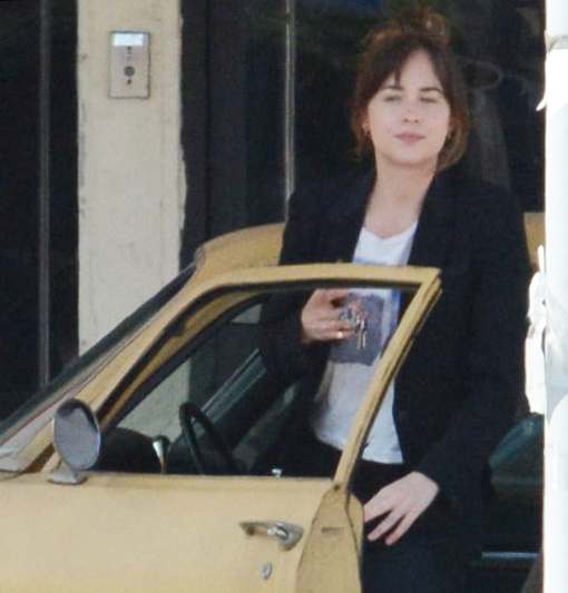 Dakota_Johnson_-_On_the_movie_set_of_Covers_in_Hollywood_June_52C_2019-03.jpg Dakota_Johnson_-_On_the_movie_set_of_Covers_in_Hollywood_June_52C_2019-03.jpg