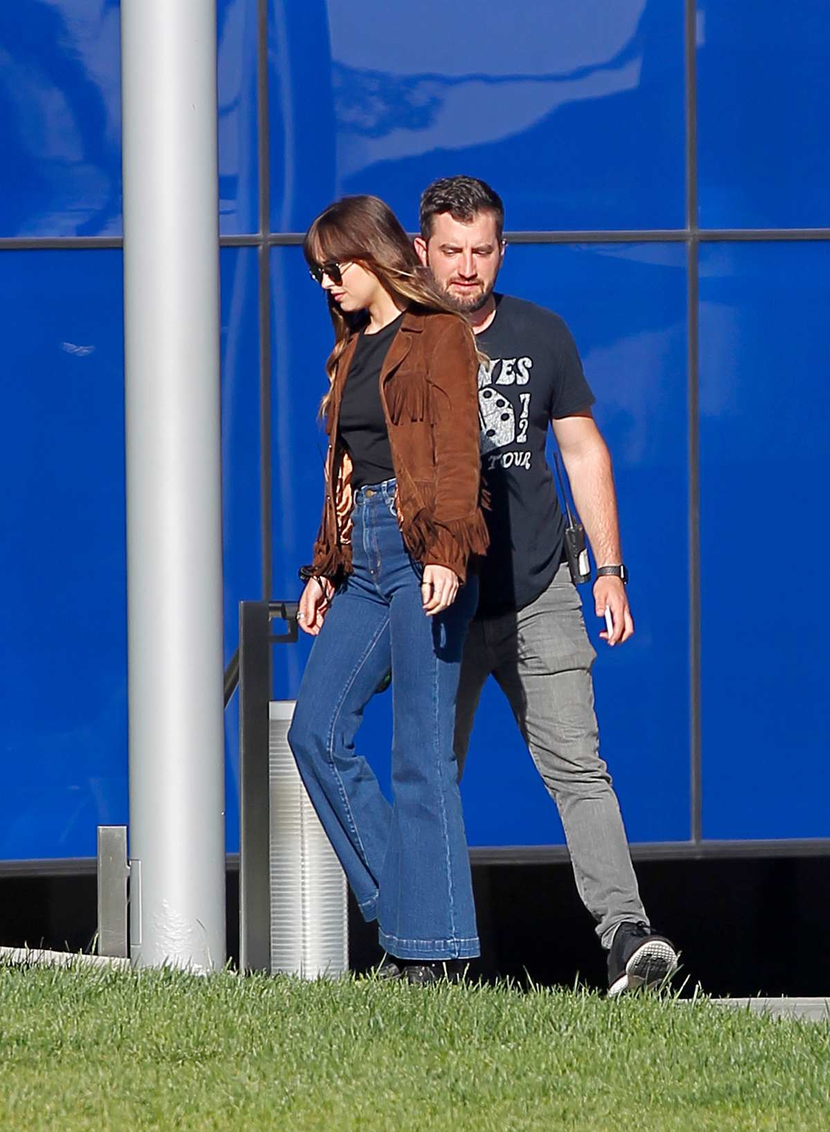 Dakota_Johnson_-_On_the_set_of_Covers_in_Beverly_Hills_06242019-03.jpg Dakota_Johnson_-_On_the_set_of_Covers_in_Beverly_Hills_06242019-03.jpg