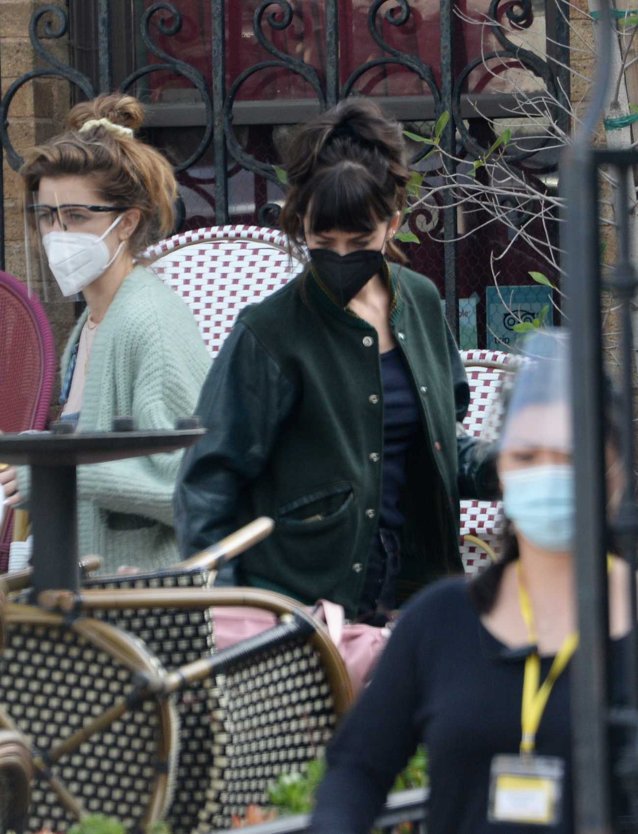 Dakota_Johnson_-_On_the_set_of__Am_I_Ok__in_Los_Angeles_02032021_01.jpg