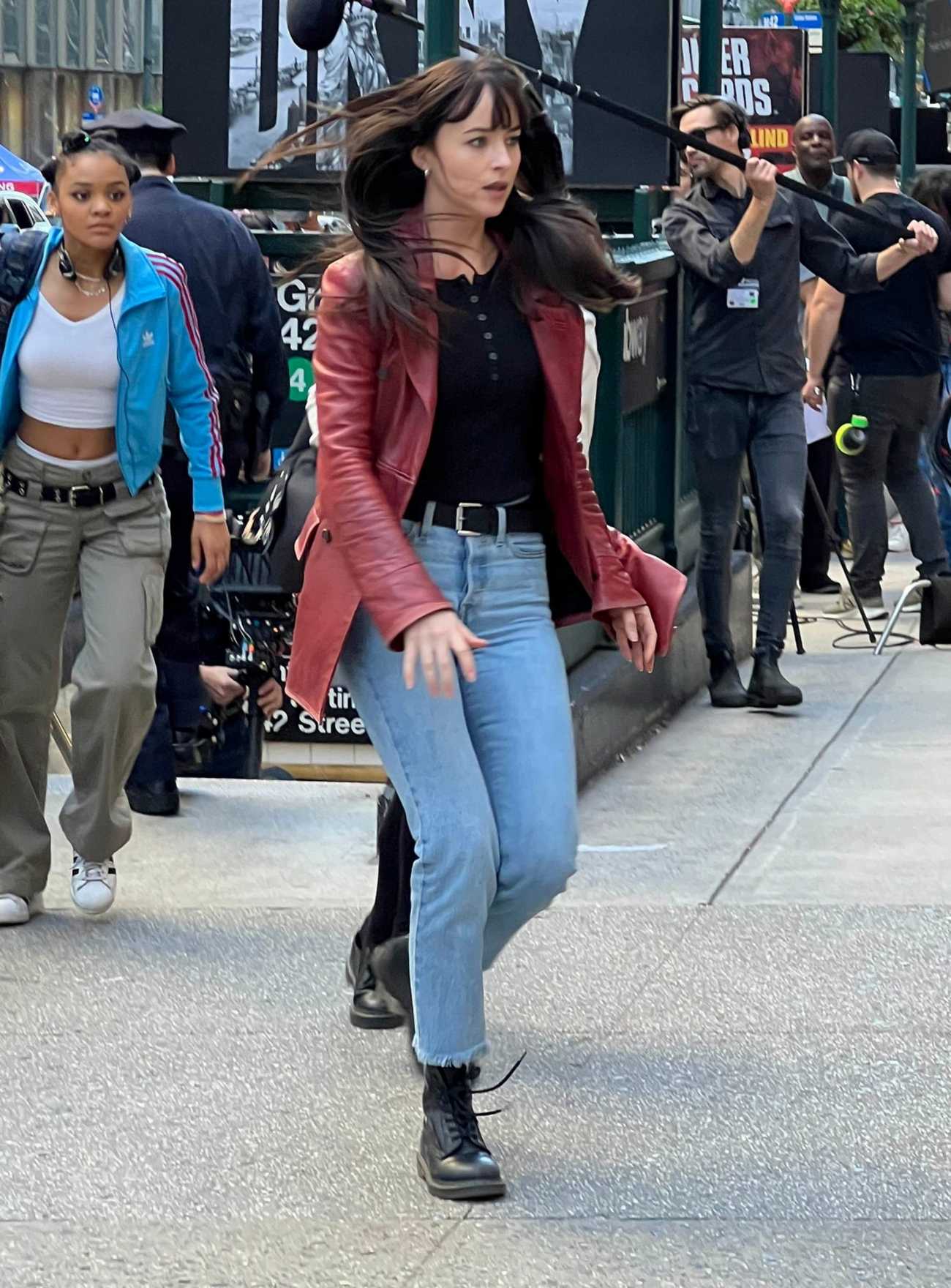 Dakota_Johnson_-_On_the_set_of__Madame_Web__in_Boston_1011202201.jpg Dakota_Johnson_-_On_the_set_of__Madame_Web__in_Boston_1011202201.jpg