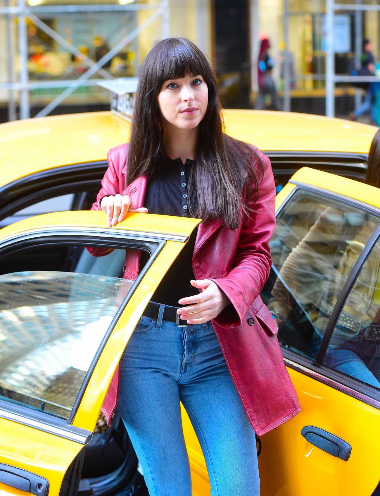 Dakota_Johnson_-_On_the_set_of__Madame_Web__in_Boston_1011202209.jpg Dakota_Johnson_-_On_the_set_of__Madame_Web__in_Boston_1011202209.jpg