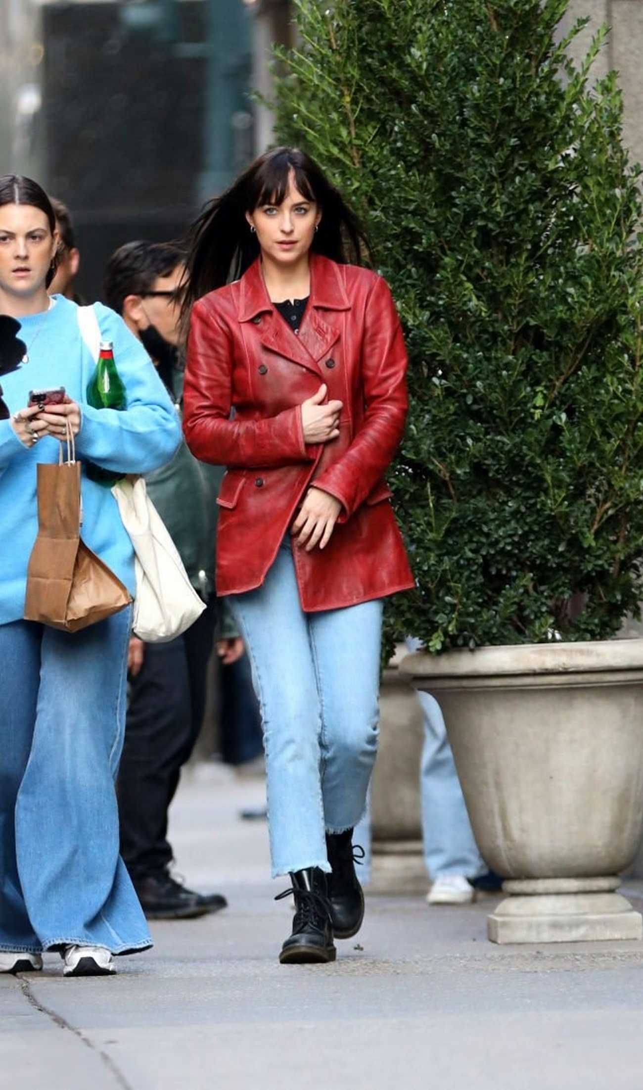 Dakota_Johnson_-_On_the_set_of__Madame_Web__in_Boston_1011202213.jpg
