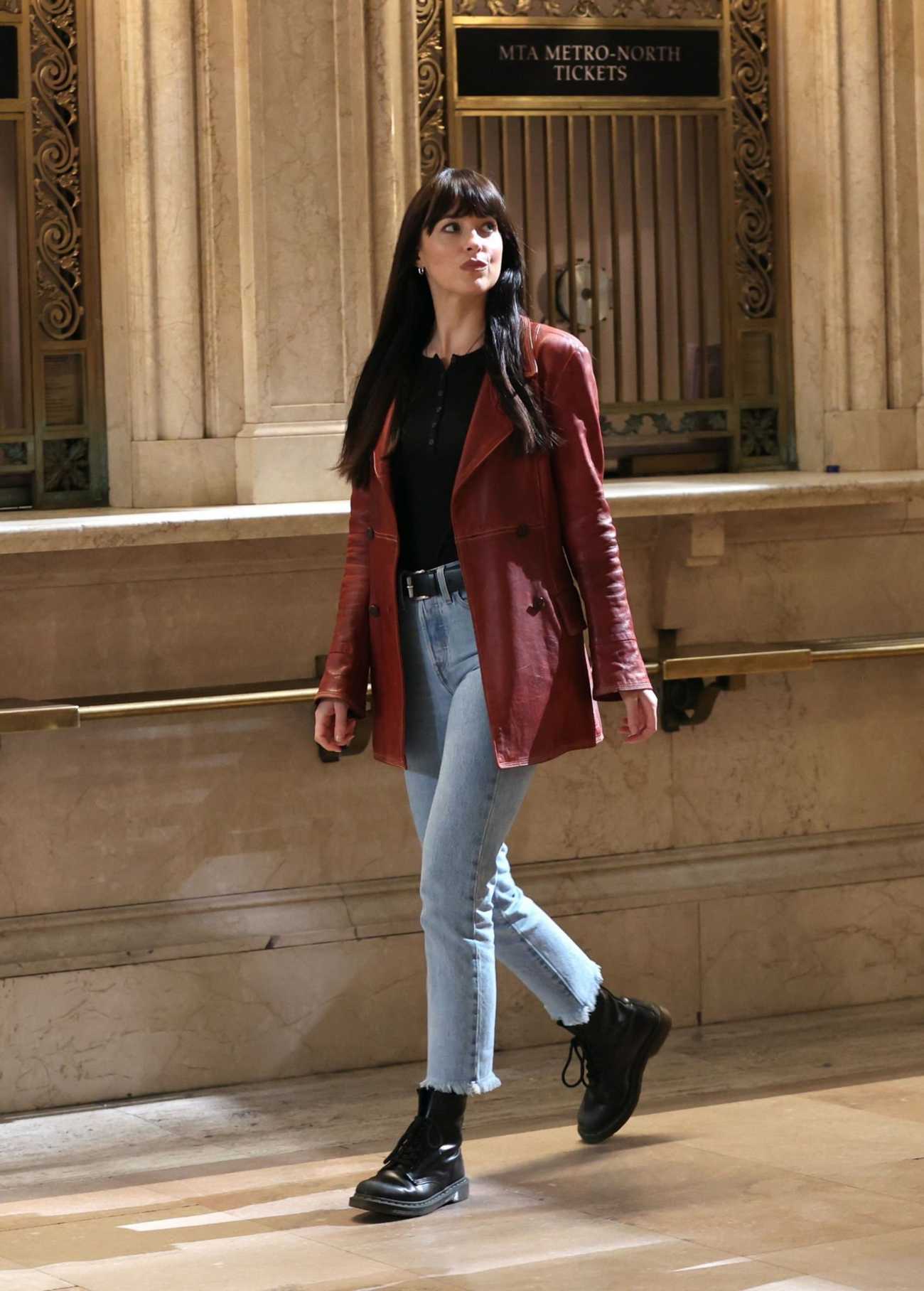 Dakota_Johnson_-_On_the_set_of__Madame_Web__in_Boston_1011202226.jpg