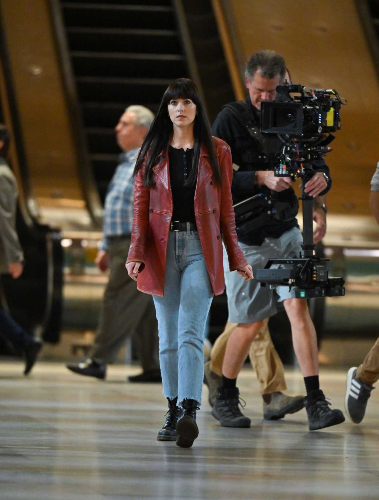 Dakota_Johnson_-_On_the_set_of__Madame_Web__in_Boston_1011202244.jpg Dakota_Johnson_-_On_the_set_of__Madame_Web__in_Boston_1011202244.jpg