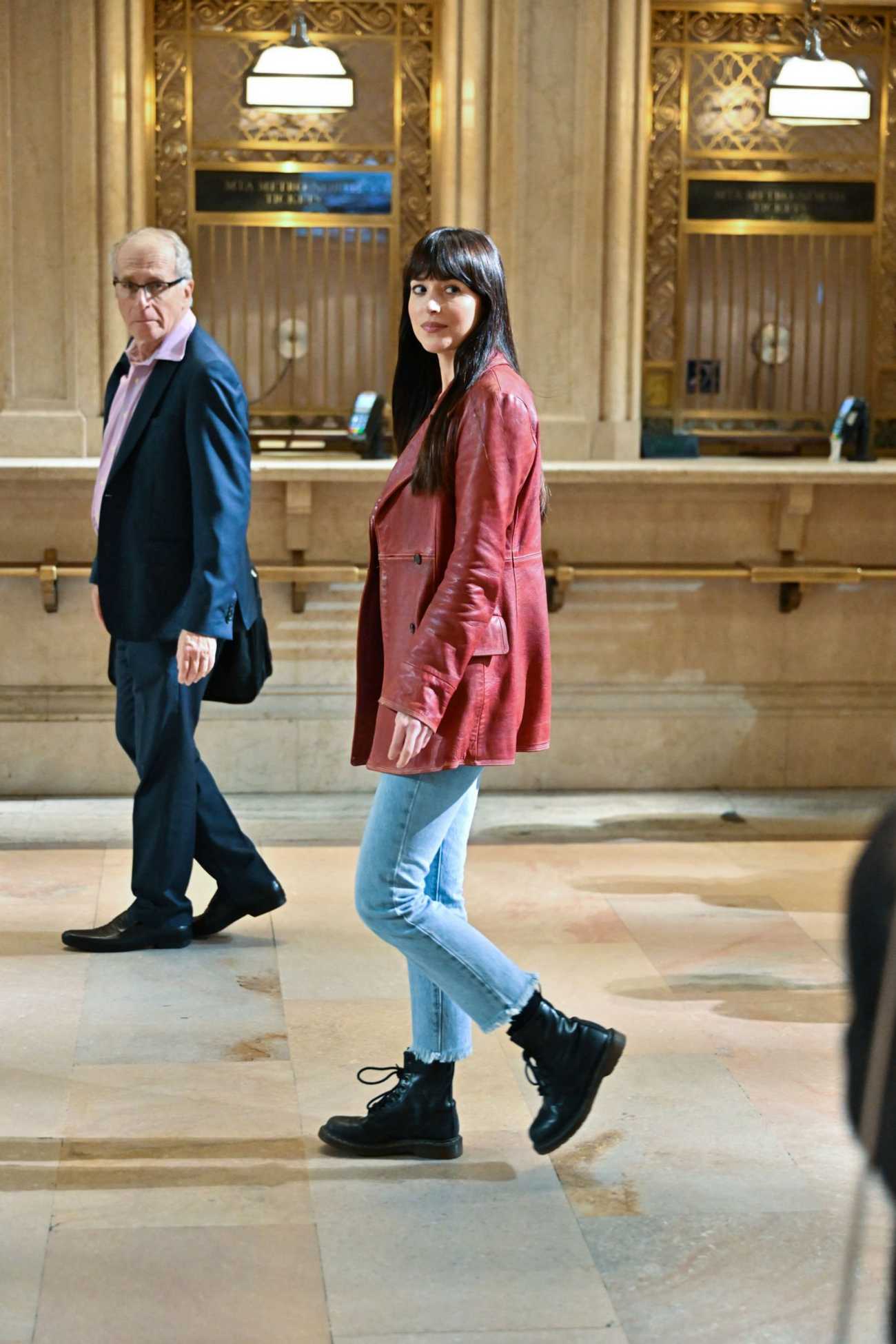 Dakota_Johnson_-_On_the_set_of__Madame_Web__in_Boston_1011202246.jpg