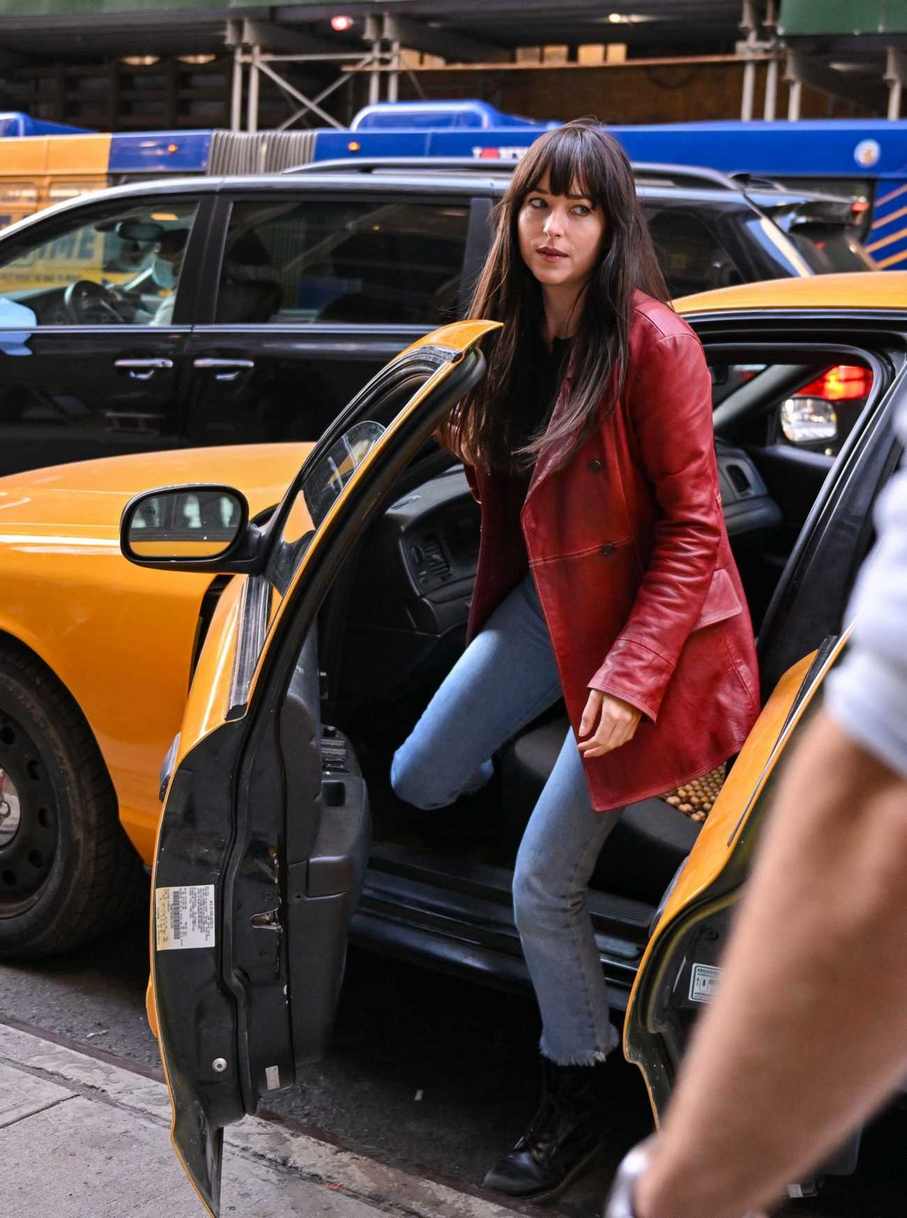 Dakota_Johnson_-_On_the_set_of__Madame_Web__in_Boston_1011202256.jpg Dakota_Johnson_-_On_the_set_of__Madame_Web__in_Boston_1011202256.jpg