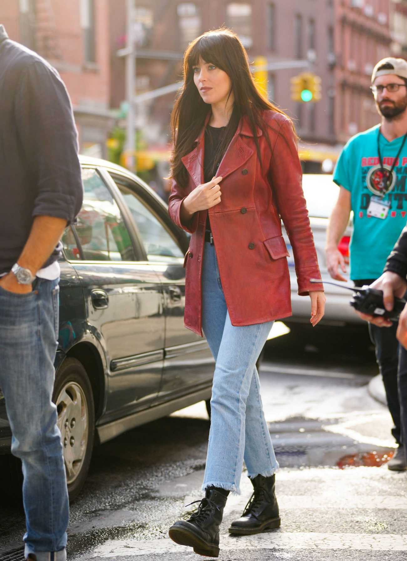 Dakota_Johnson_-_On_the_set_of__Madame_Web__in_Boston_1012202201.jpg