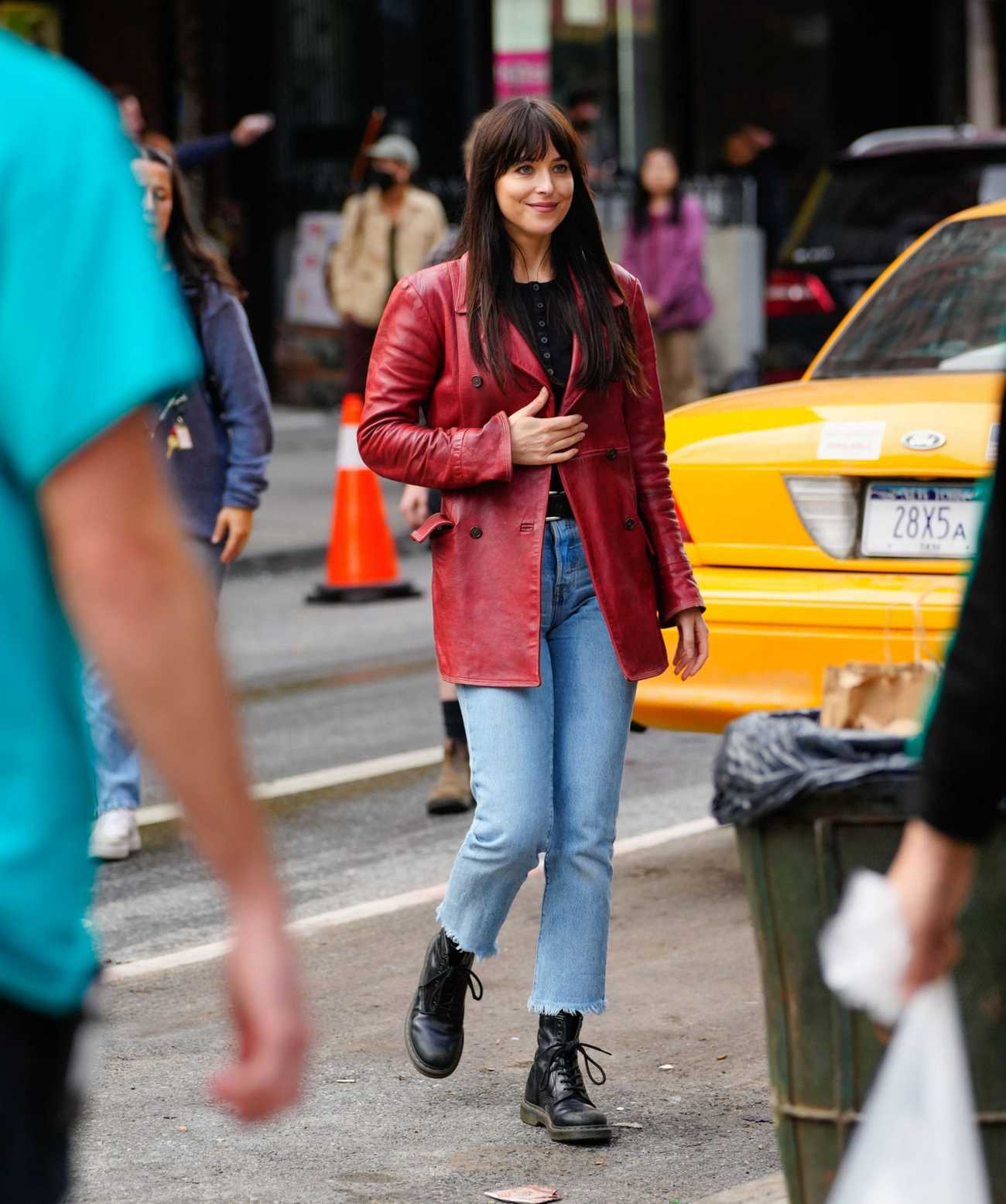 Dakota_Johnson_-_On_the_set_of__Madame_Web__in_Boston_1012202204.jpg