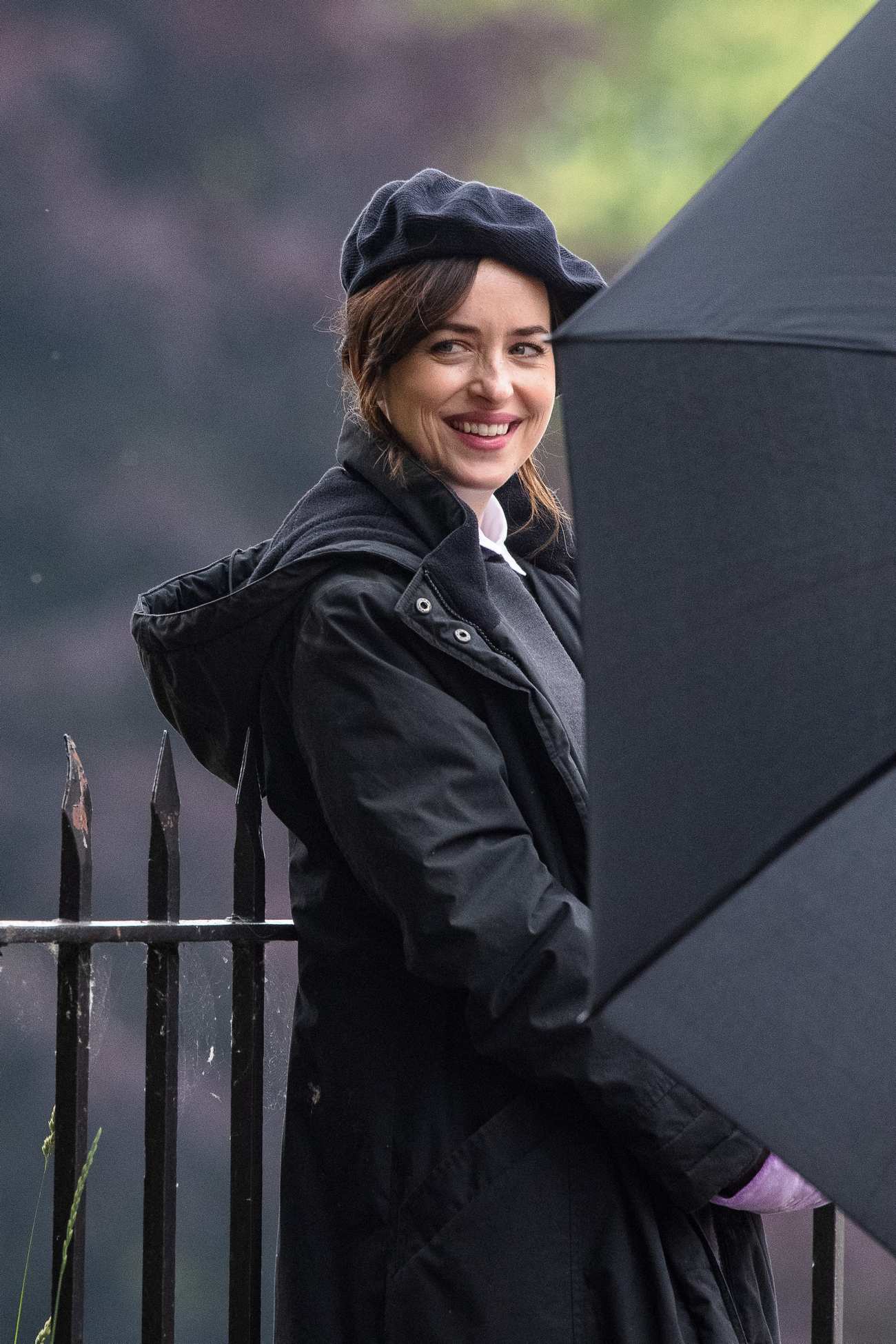 Dakota_Johnson_-_On_the_set_of__Persuasion__on_The_Royal_Crescent_In_Bath2C_UK_06242021_14.jpg