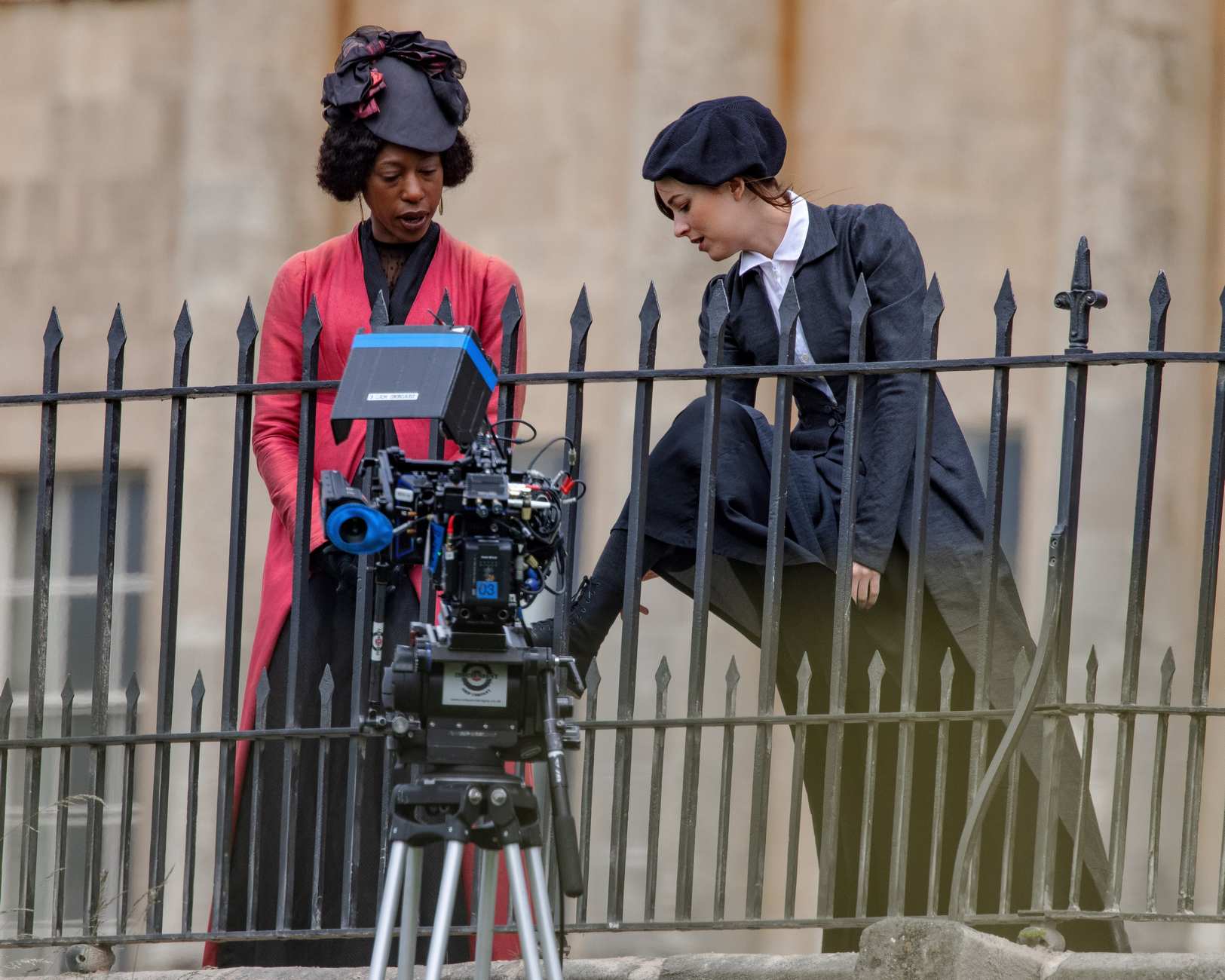 Dakota_Johnson_-_On_the_set_of__Persuasion__on_The_Royal_Crescent_In_Bath2C_UK_06242021_29.jpg