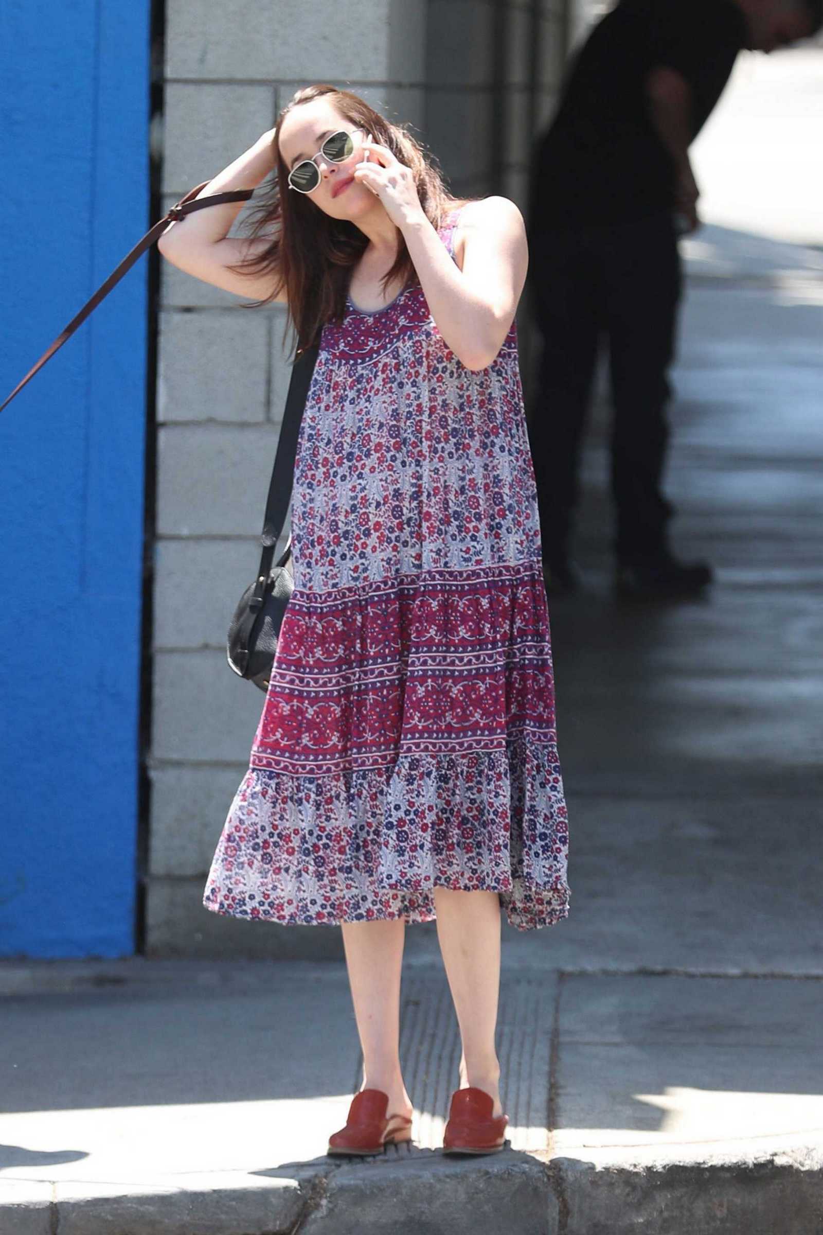 Dakota_Johnson_-_Out_and_about_in_Santa_Monica_on_April_21-08.jpg Dakota_Johnson_-_Out_and_about_in_Santa_Monica_on_April_21-08.jpg