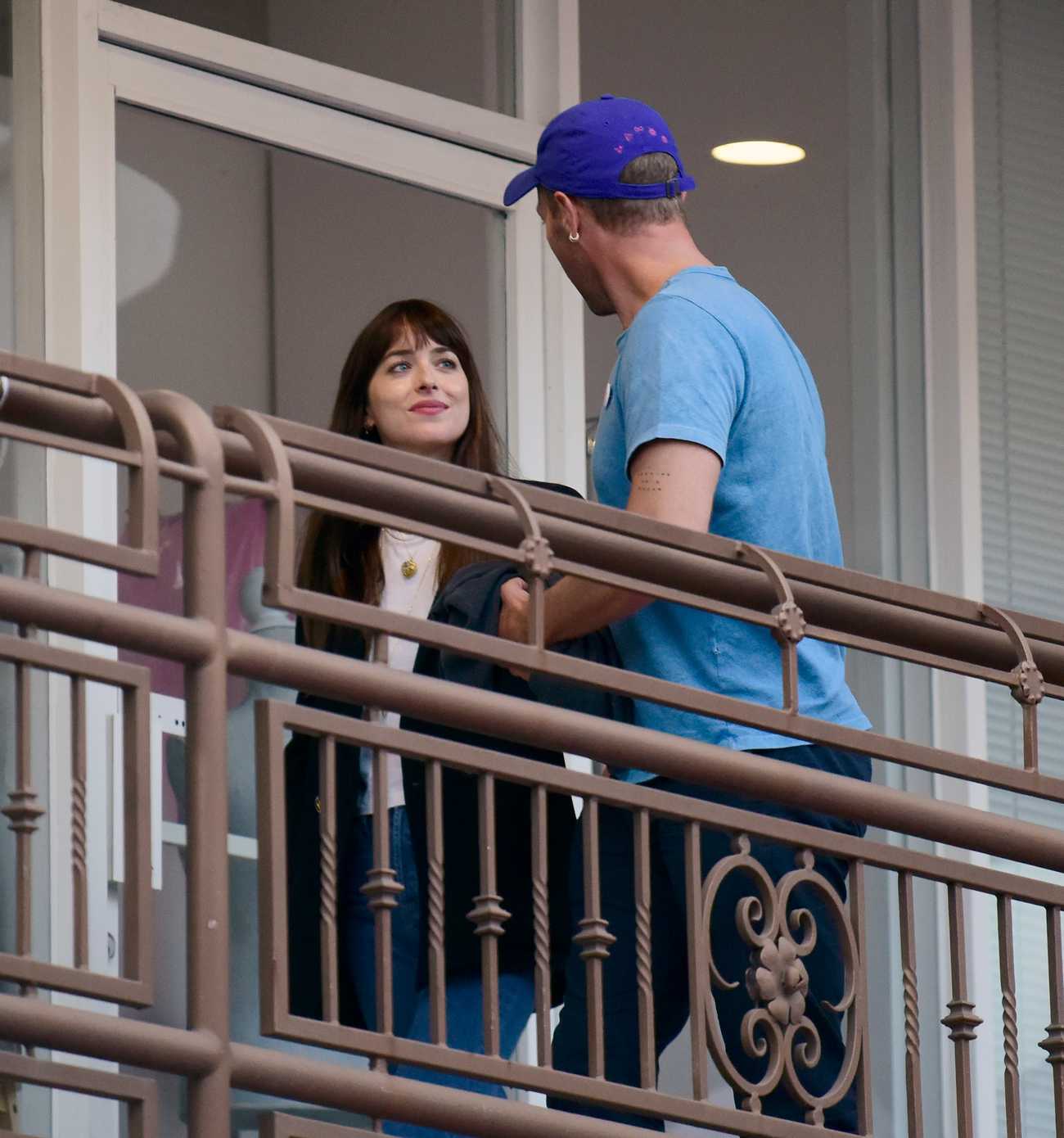 Dakota_Johnson_-_Out_in_Hollywood_0526202201.jpg