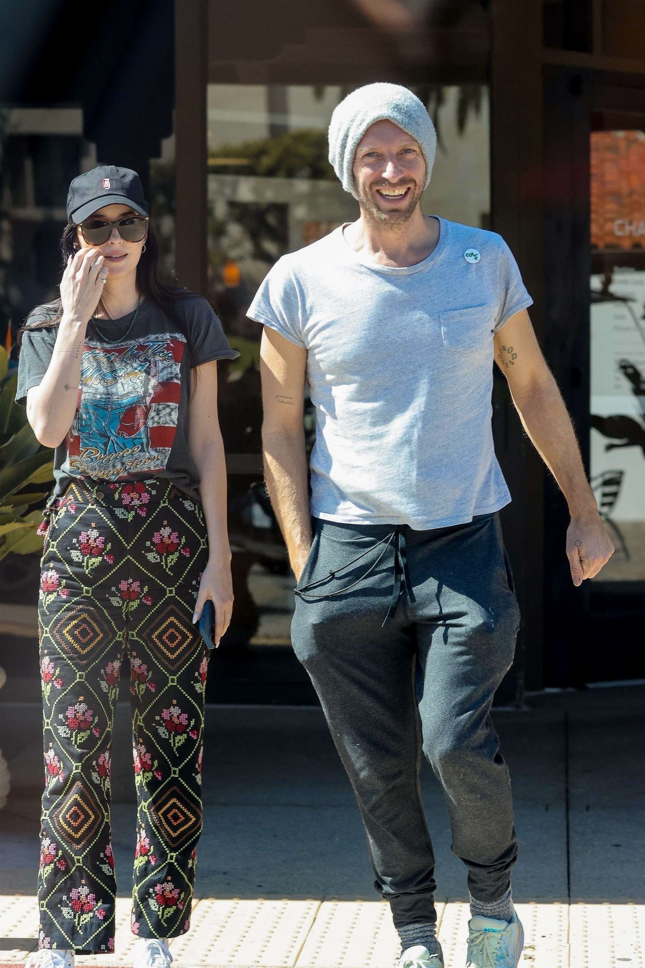 Dakota_Johnson_-_Out_in_Malibu_0407202301.jpg