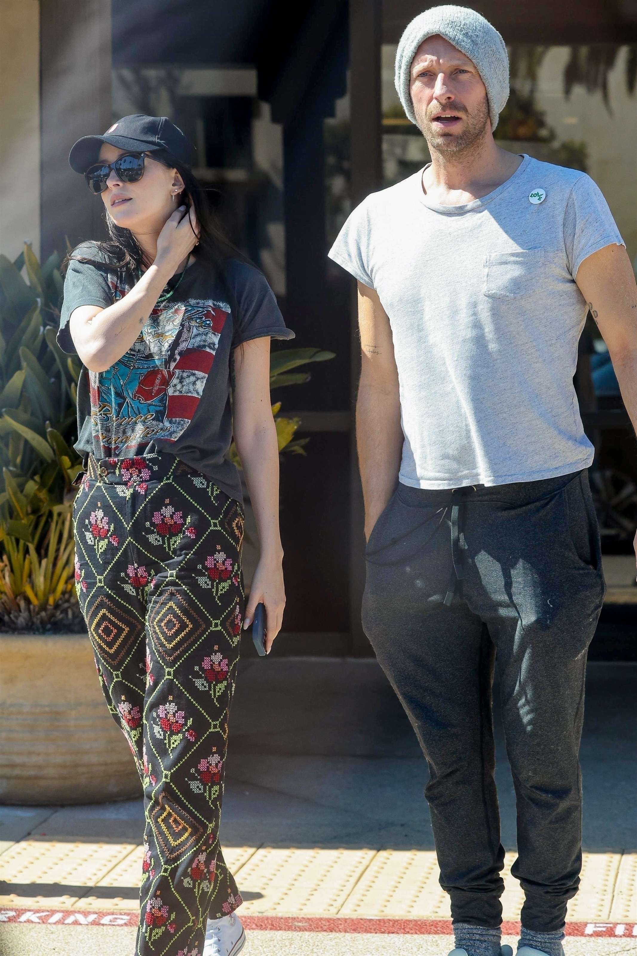 Dakota_Johnson_-_Out_in_Malibu_0407202304.jpg