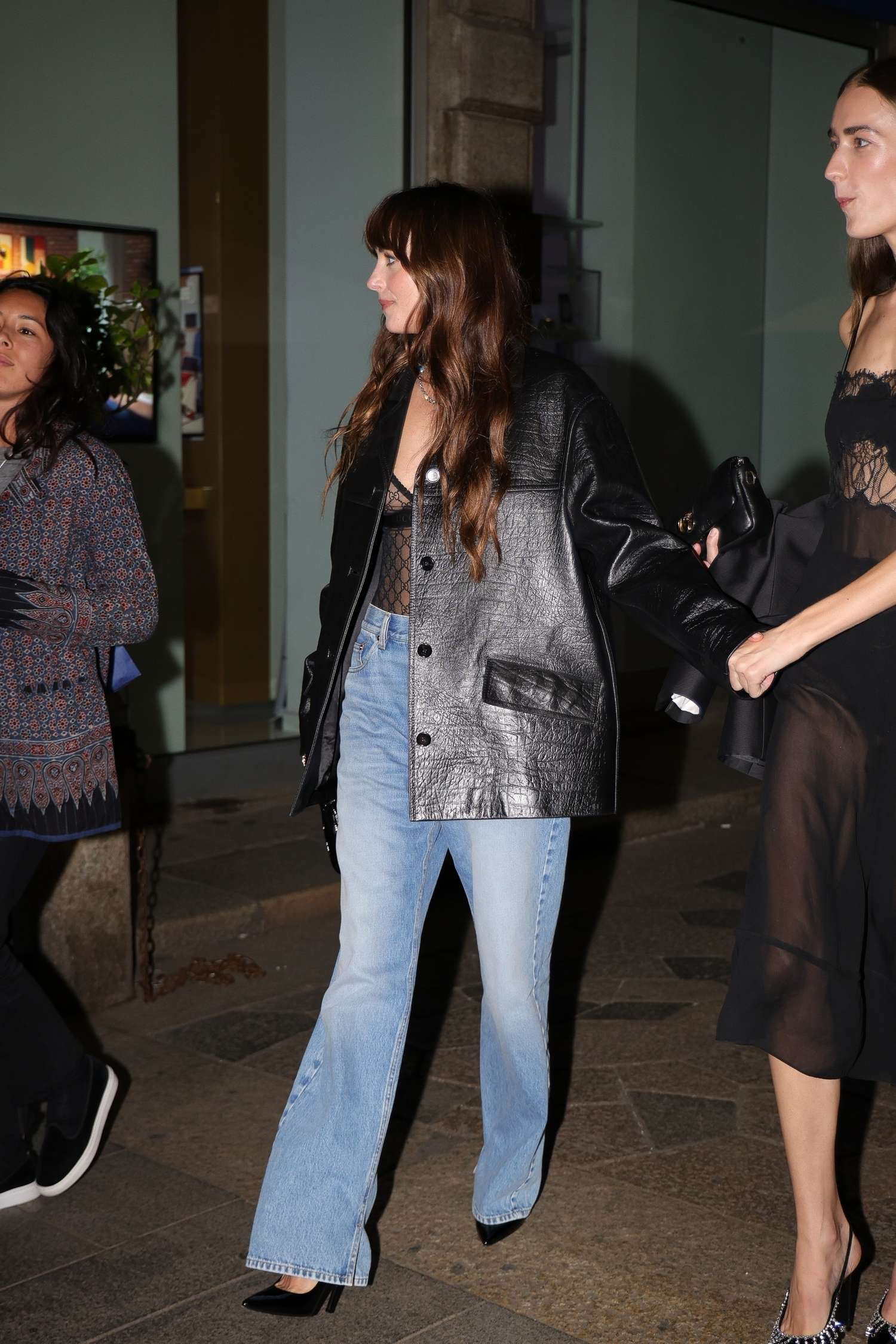 Dakota_Johnson_-_Out_in_Milan_09202024_12.jpg Dakota_Johnson_-_Out_in_Milan_09202024_12.jpg