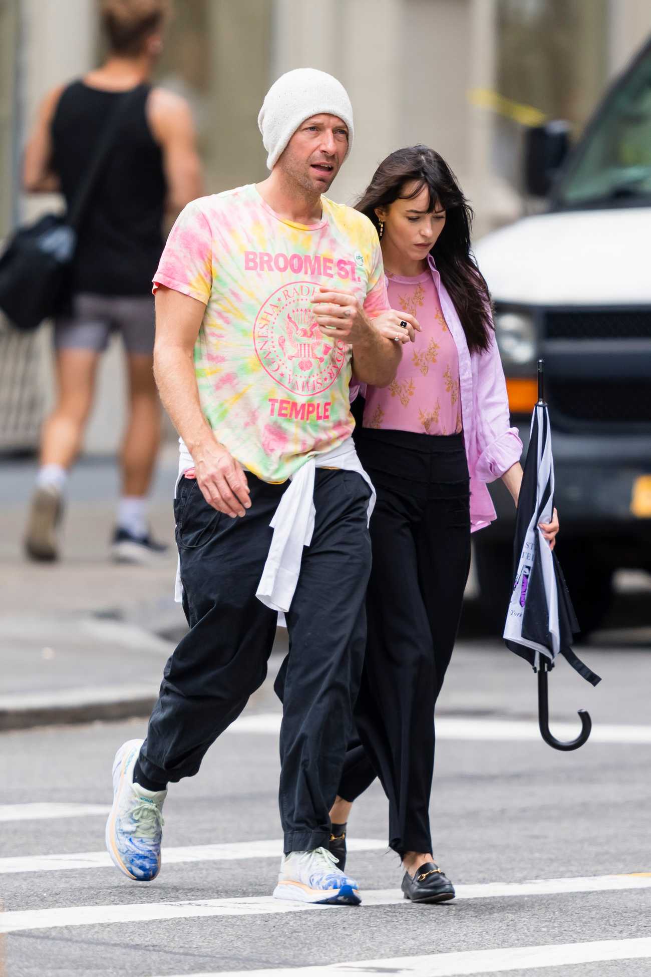 Dakota_Johnson_-_Out_in_New_York_0607202204.jpg