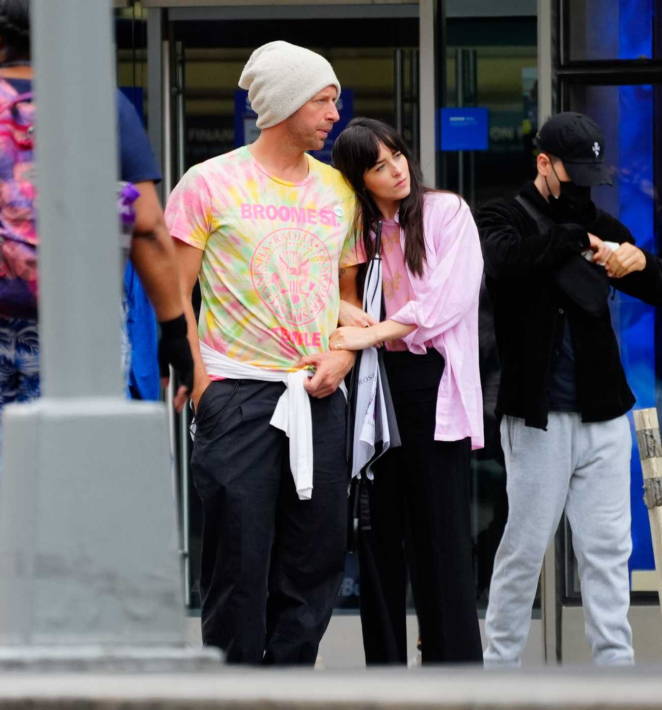 Dakota_Johnson_-_Out_in_New_York_0607202207.jpg