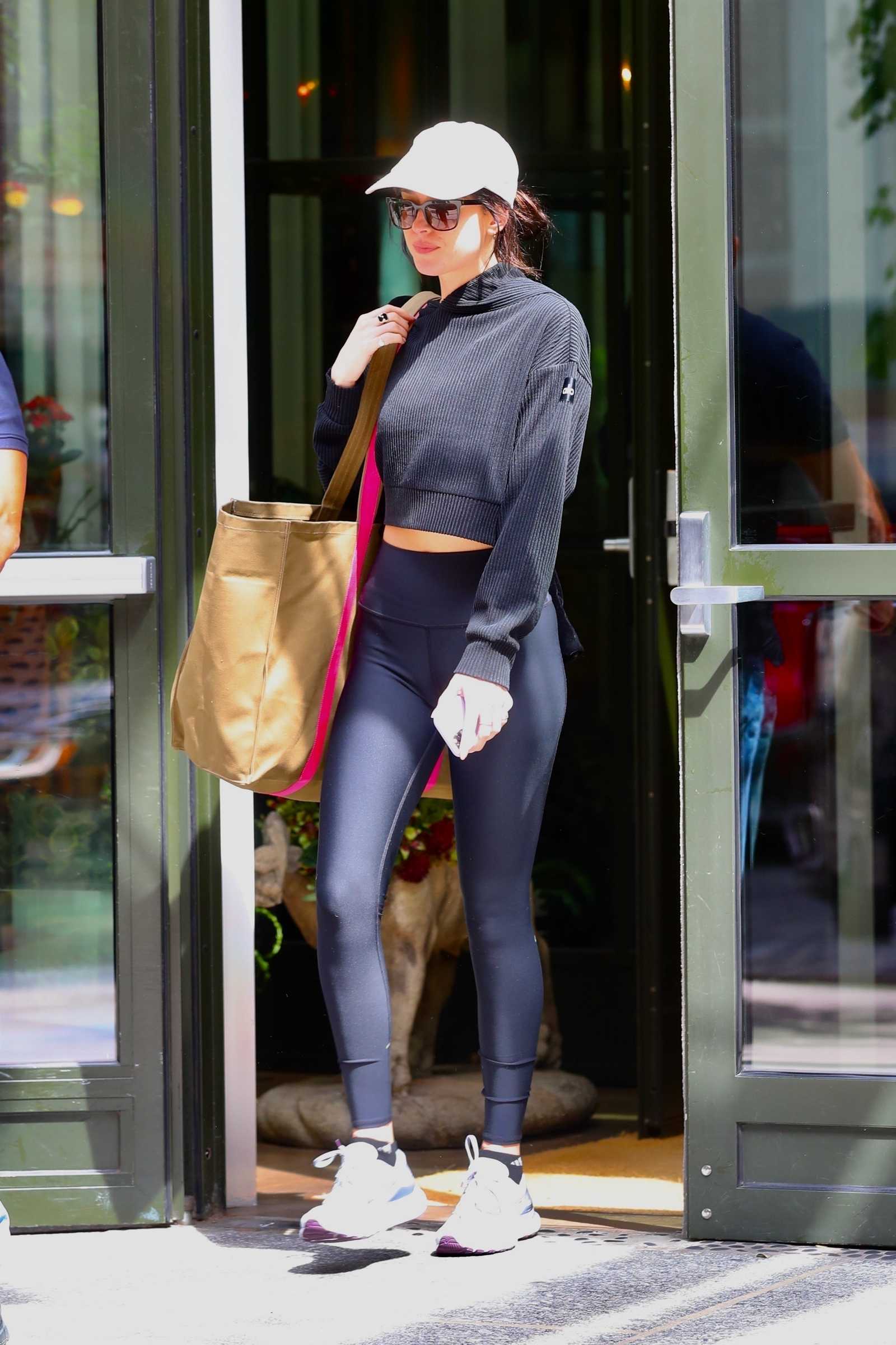 Dakota_Johnson_-_Out_in_New_York_0610202201.jpg