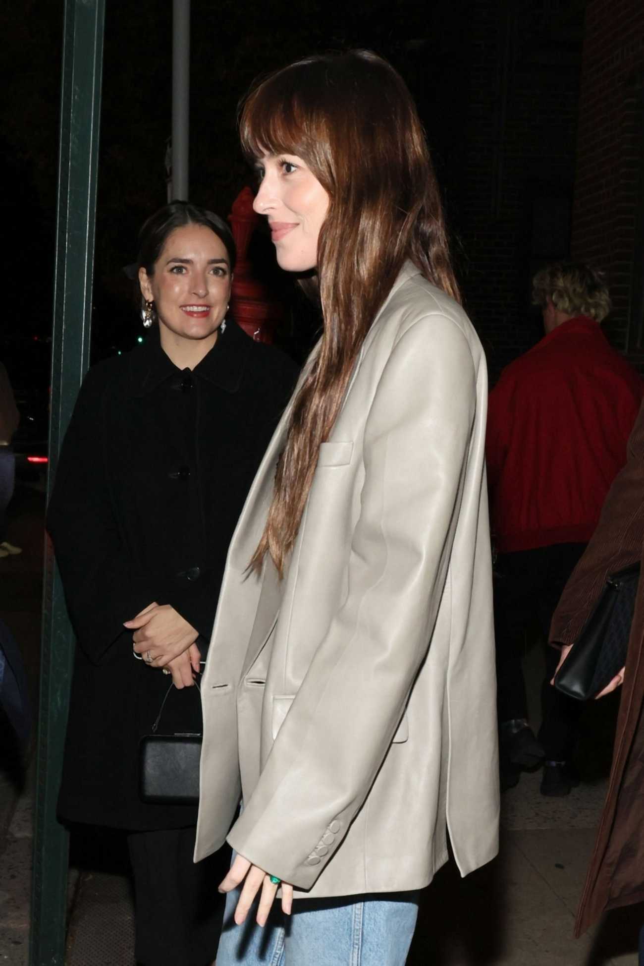 Dakota_Johnson_-_Out_in_New_York_1113202303.jpg