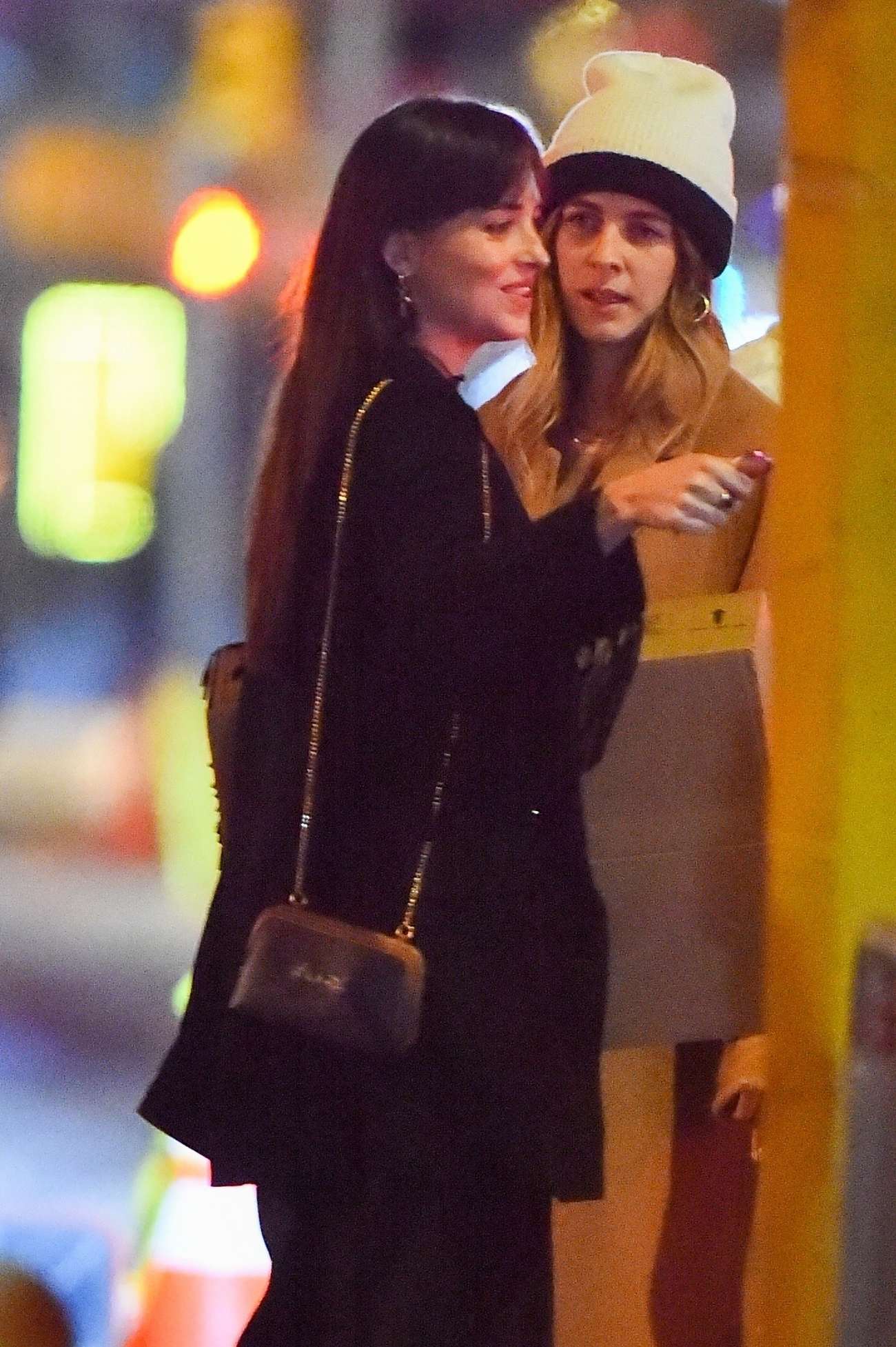 Dakota_Johnson_-_Out_in_New_York_1203202201.jpg Dakota_Johnson_-_Out_in_New_York_1203202201.jpg