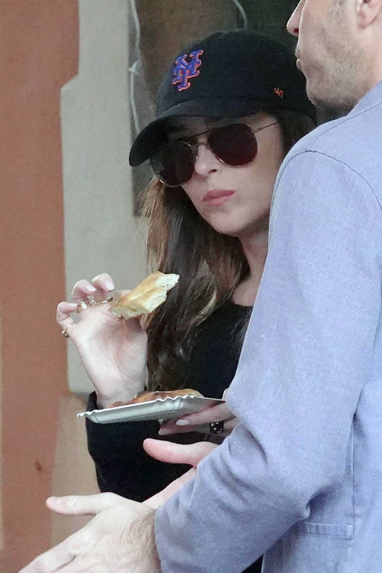 Dakota_Johnson_-_Out_in_Rome_03222024_09.jpg