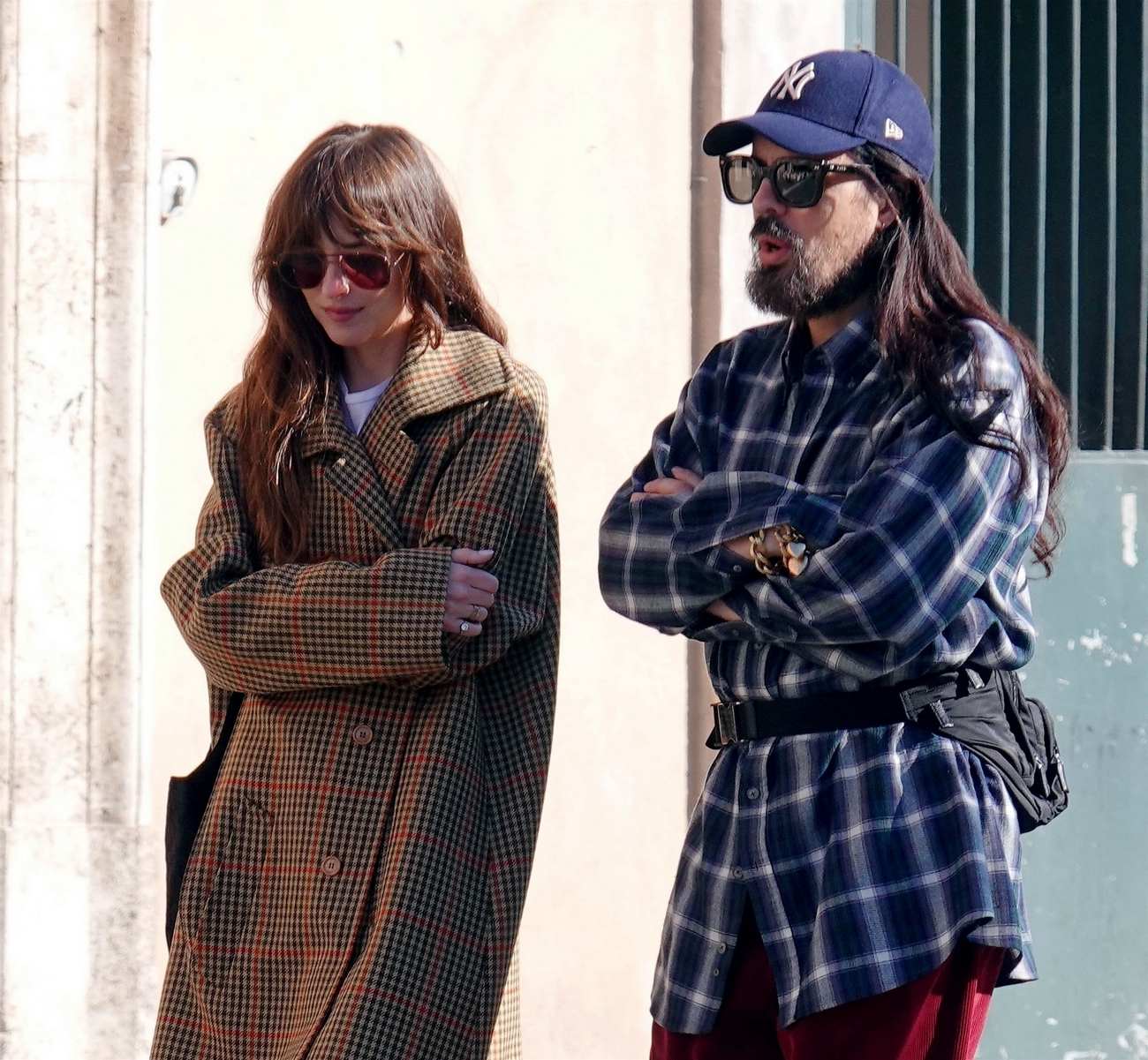 Dakota_Johnson_-_Out_in_Rome_03242024_04.jpg