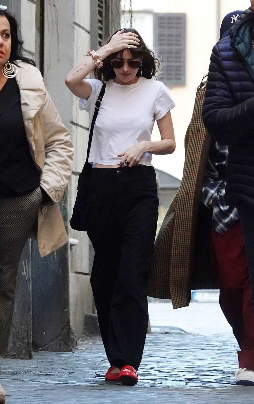 Dakota_Johnson_-_Out_in_Rome_03242024_15.jpg Dakota_Johnson_-_Out_in_Rome_03242024_15.jpg