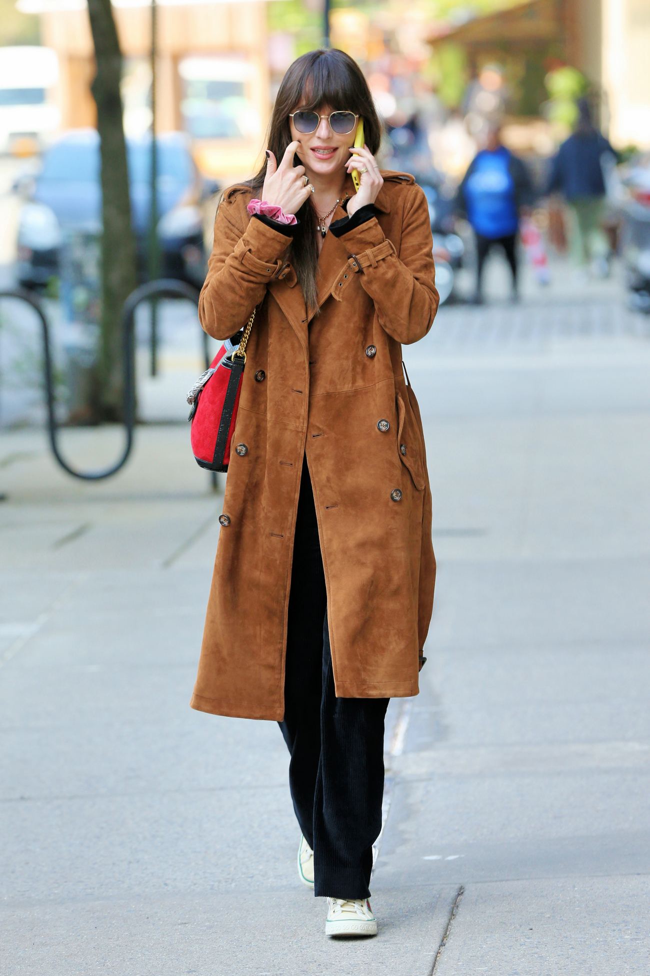 Dakota_Johnson_-_Out_in_Tribeca2C_New_York_0504202202.jpg