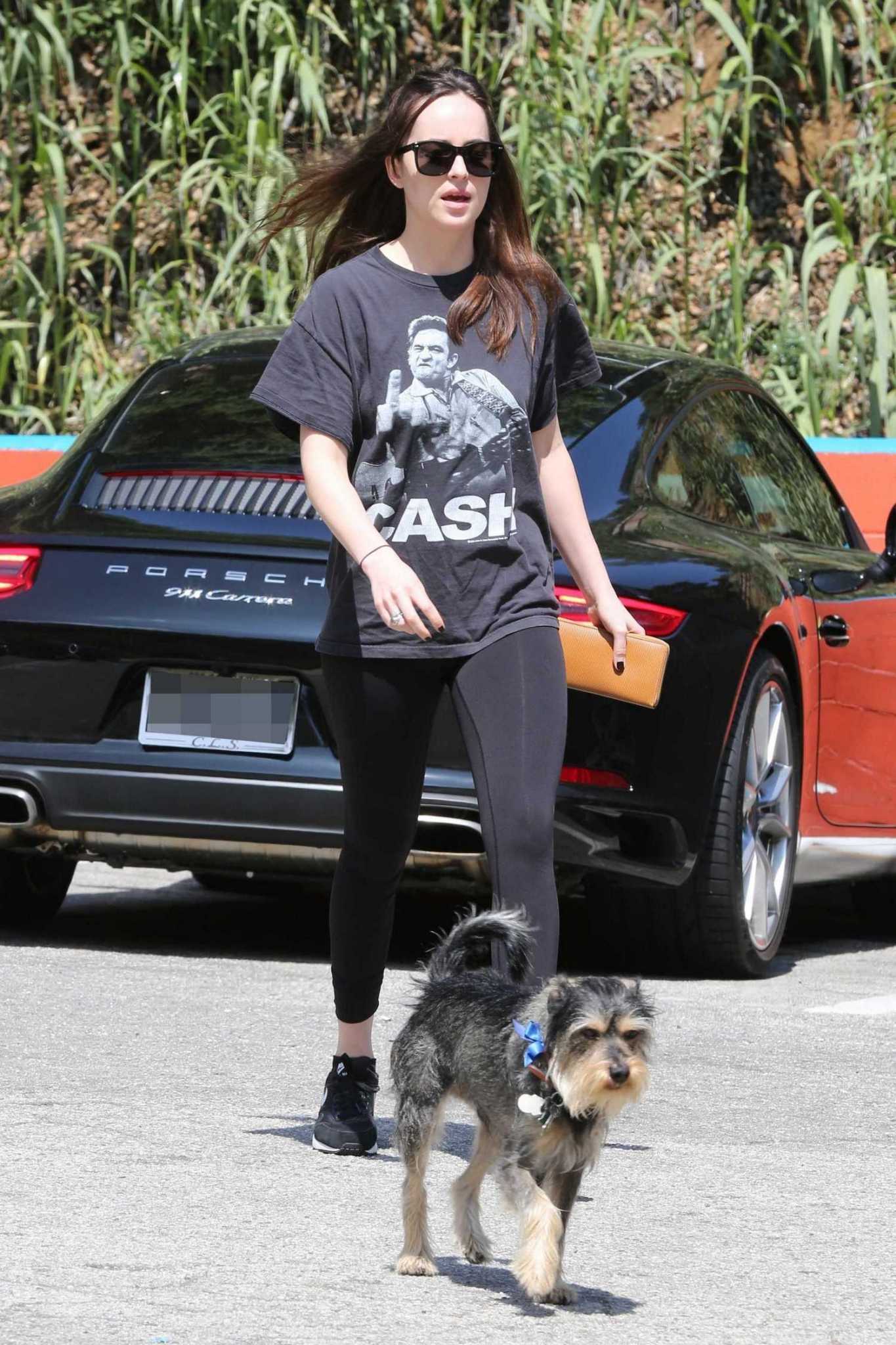 Dakota_Johnson_-_Out_with_her_dog_in_Los_Angeles_on_March_26-05.jpg Dakota_Johnson_-_Out_with_her_dog_in_Los_Angeles_on_March_26-05.jpg