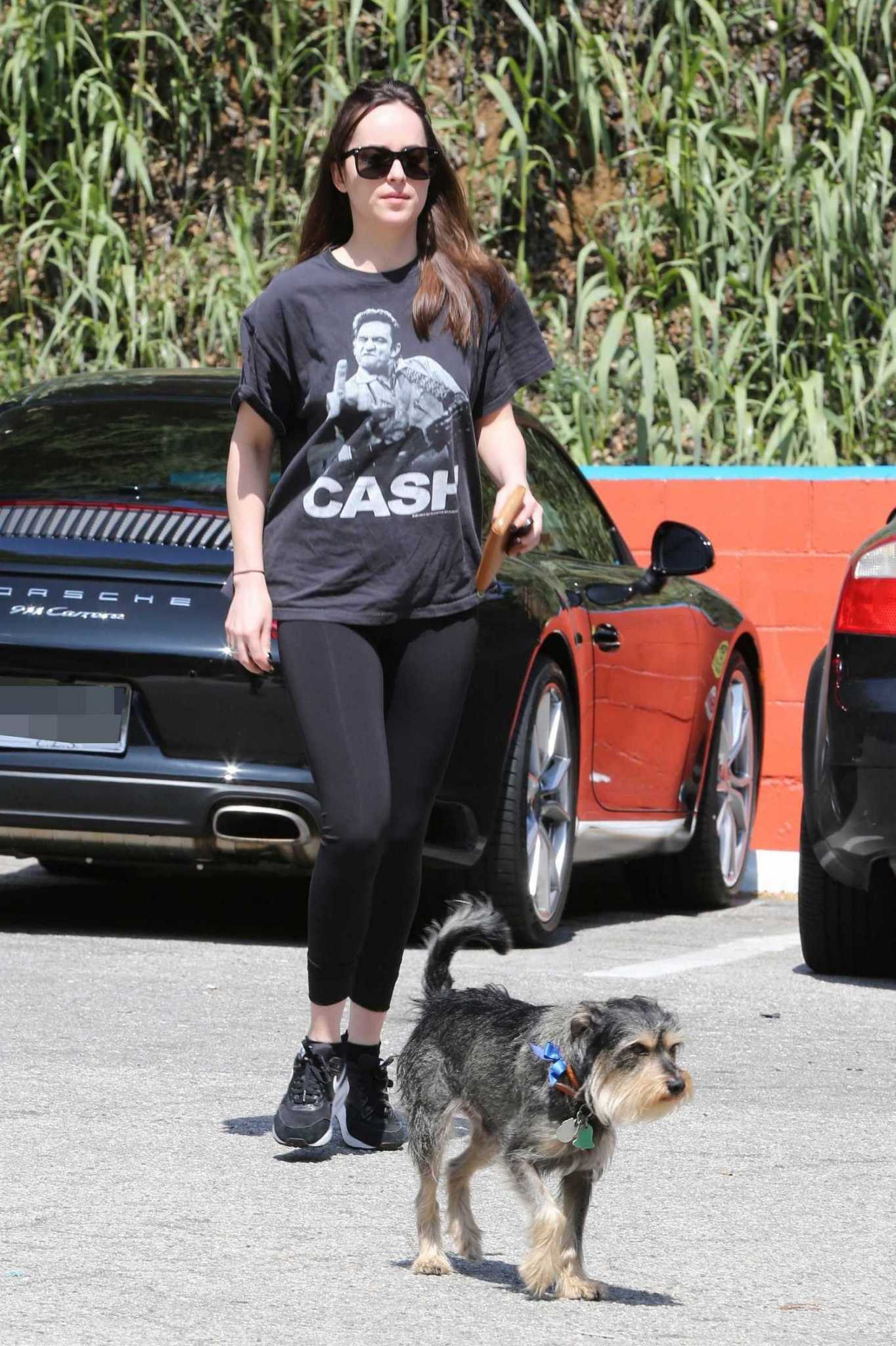 Dakota_Johnson_-_Out_with_her_dog_in_Los_Angeles_on_March_26-06.jpg Dakota_Johnson_-_Out_with_her_dog_in_Los_Angeles_on_March_26-06.jpg