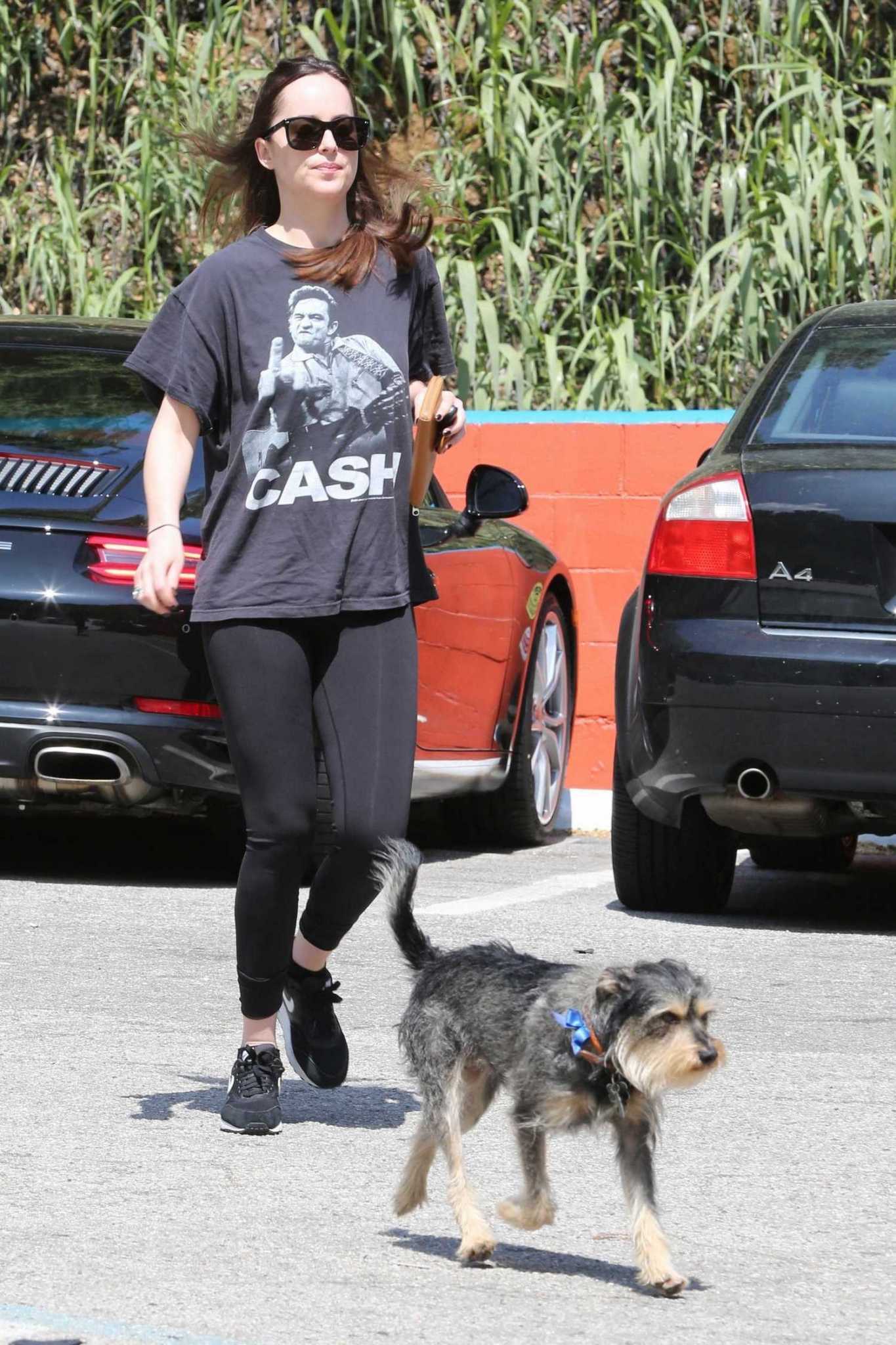Dakota_Johnson_-_Out_with_her_dog_in_Los_Angeles_on_March_26-07.jpg Dakota_Johnson_-_Out_with_her_dog_in_Los_Angeles_on_March_26-07.jpg