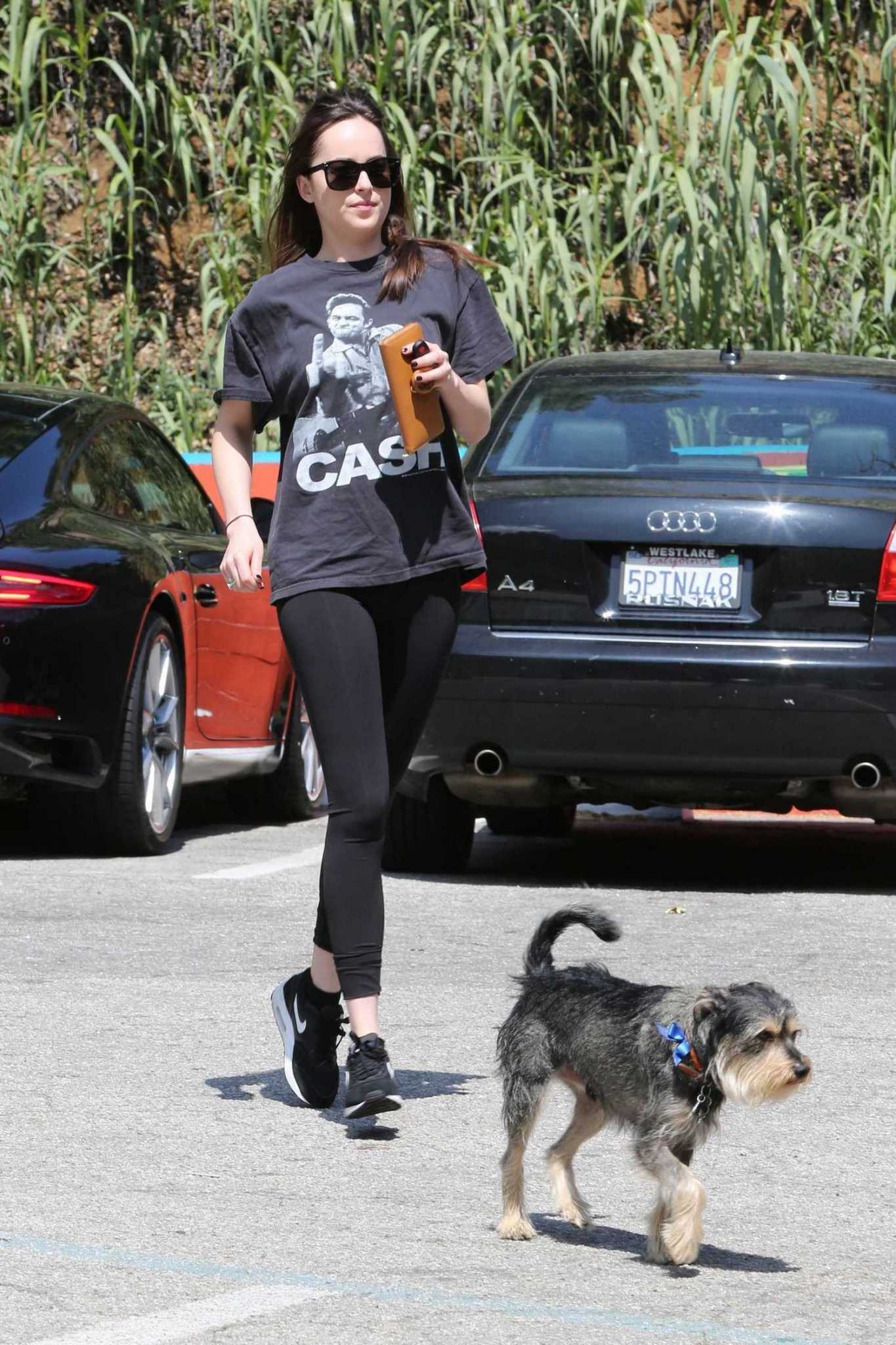 Dakota_Johnson_-_Out_with_her_dog_in_Los_Angeles_on_March_26-08.jpg Dakota_Johnson_-_Out_with_her_dog_in_Los_Angeles_on_March_26-08.jpg